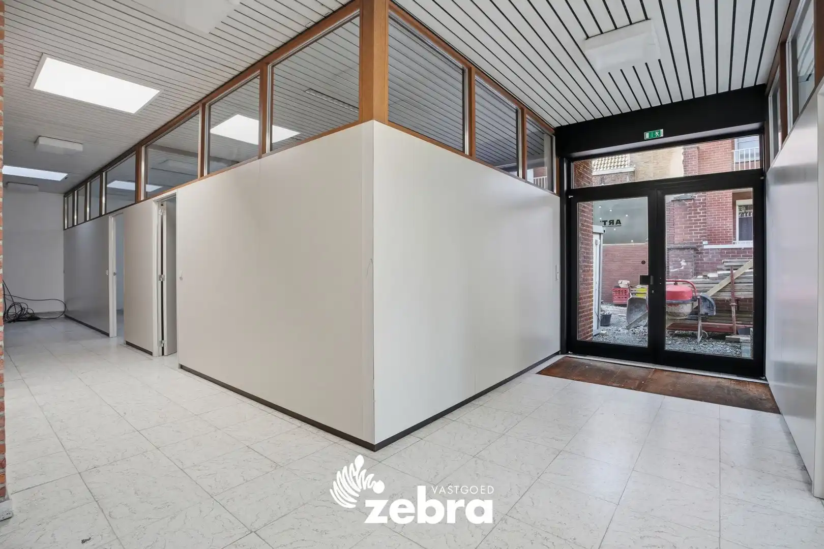 Veelzijdig handelspand met parkeerplaatsen op topligging in centrum Tielt! foto 14