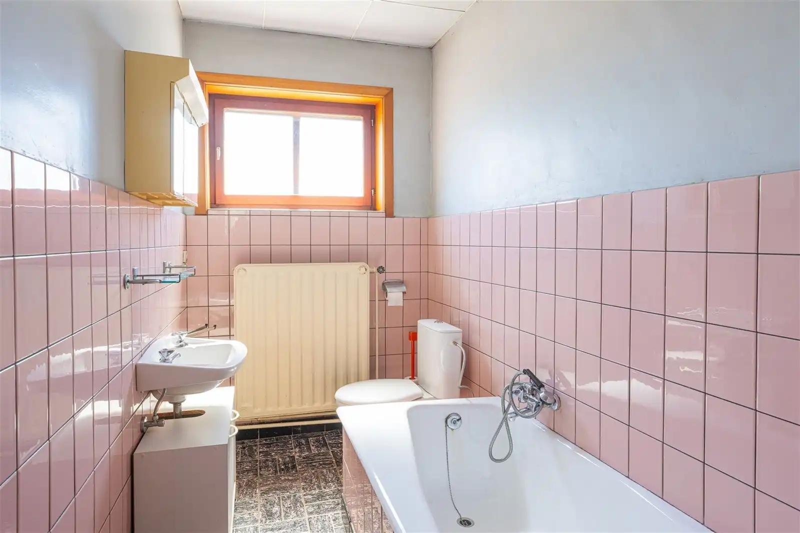 Te renoveren woning mét garage foto 8