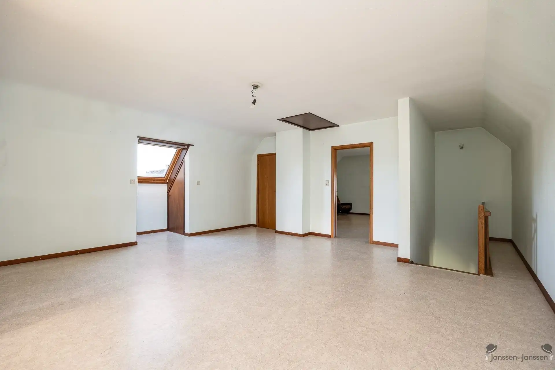 Rustig gelegen villa met uitgestrekte tuin foto 15