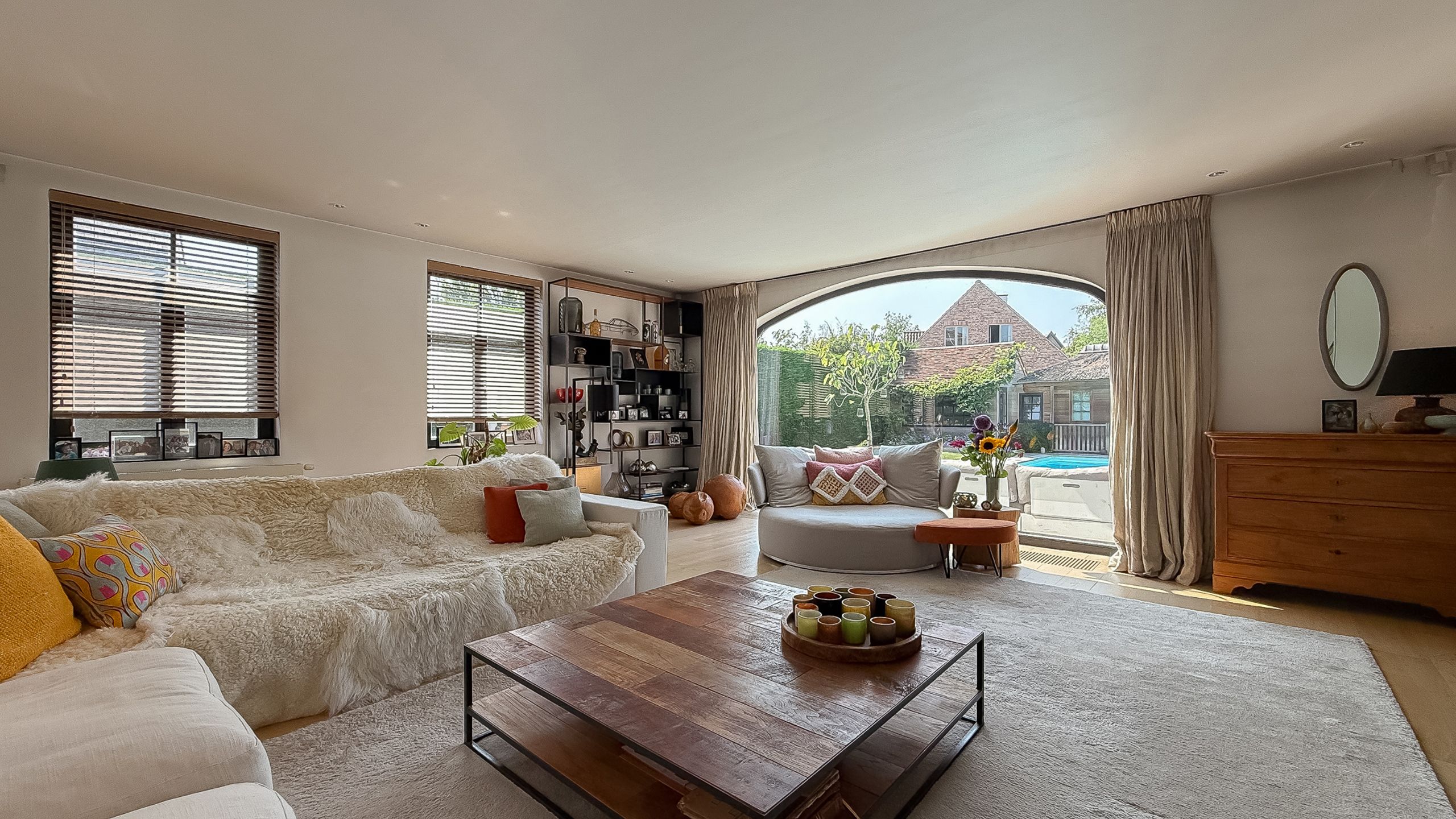 Exclusieve villa met zwembad, gelegen in een groene omgeving foto 10