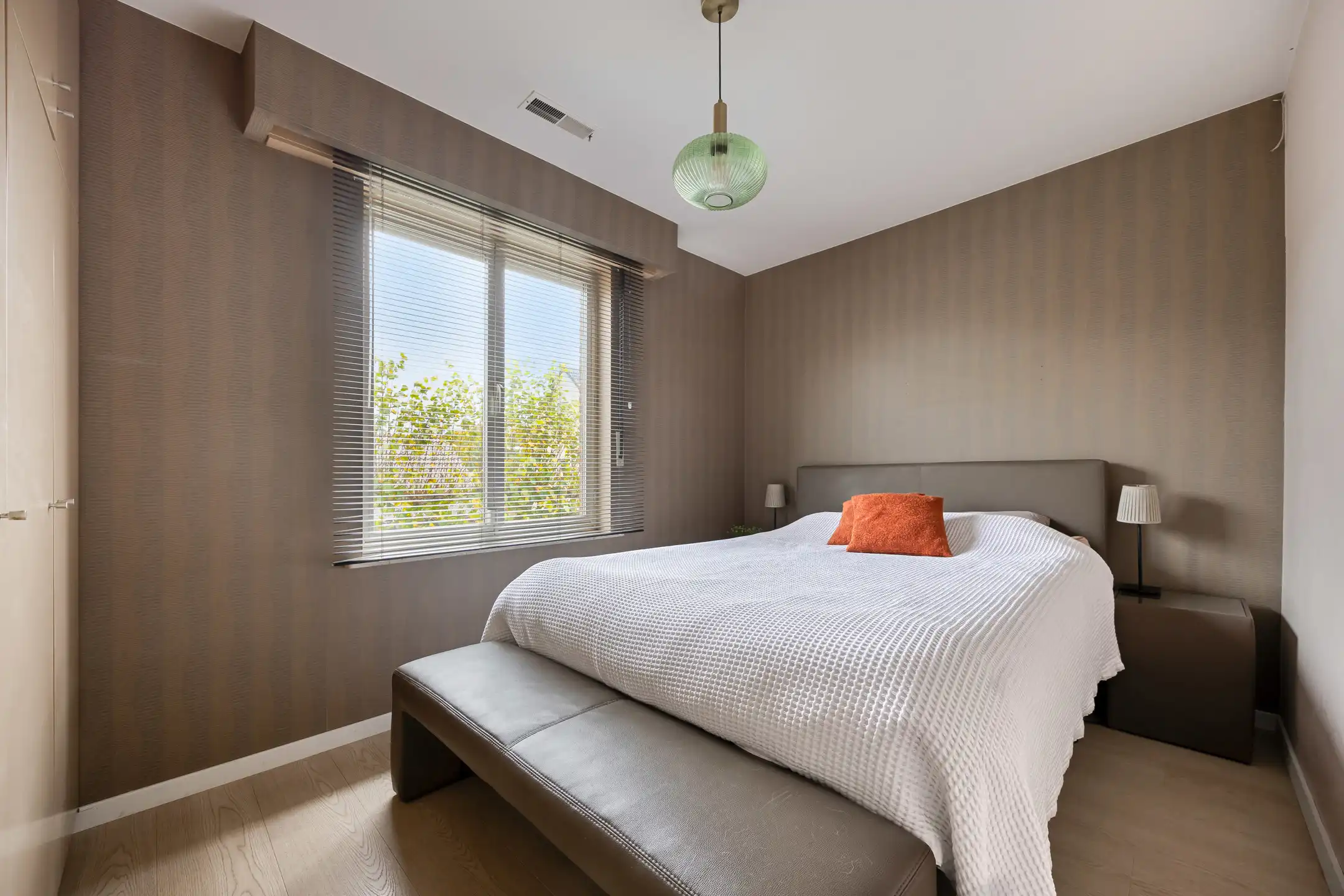 Karaktervolle en ruime vrijstaande woning met prachtige tuin foto 11