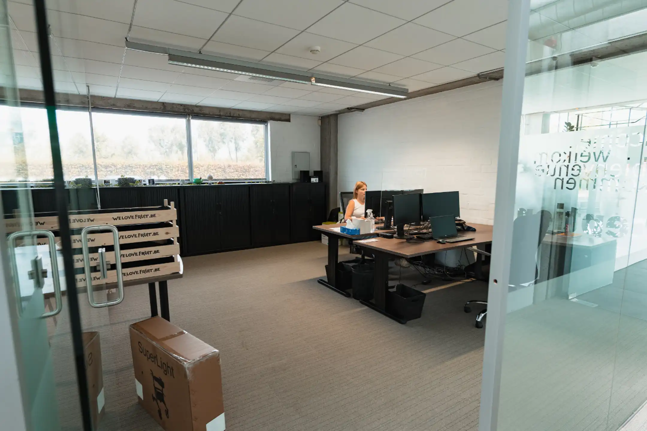 Modern bedrijfsgebouw langs E17 in Zwijndrecht foto 21