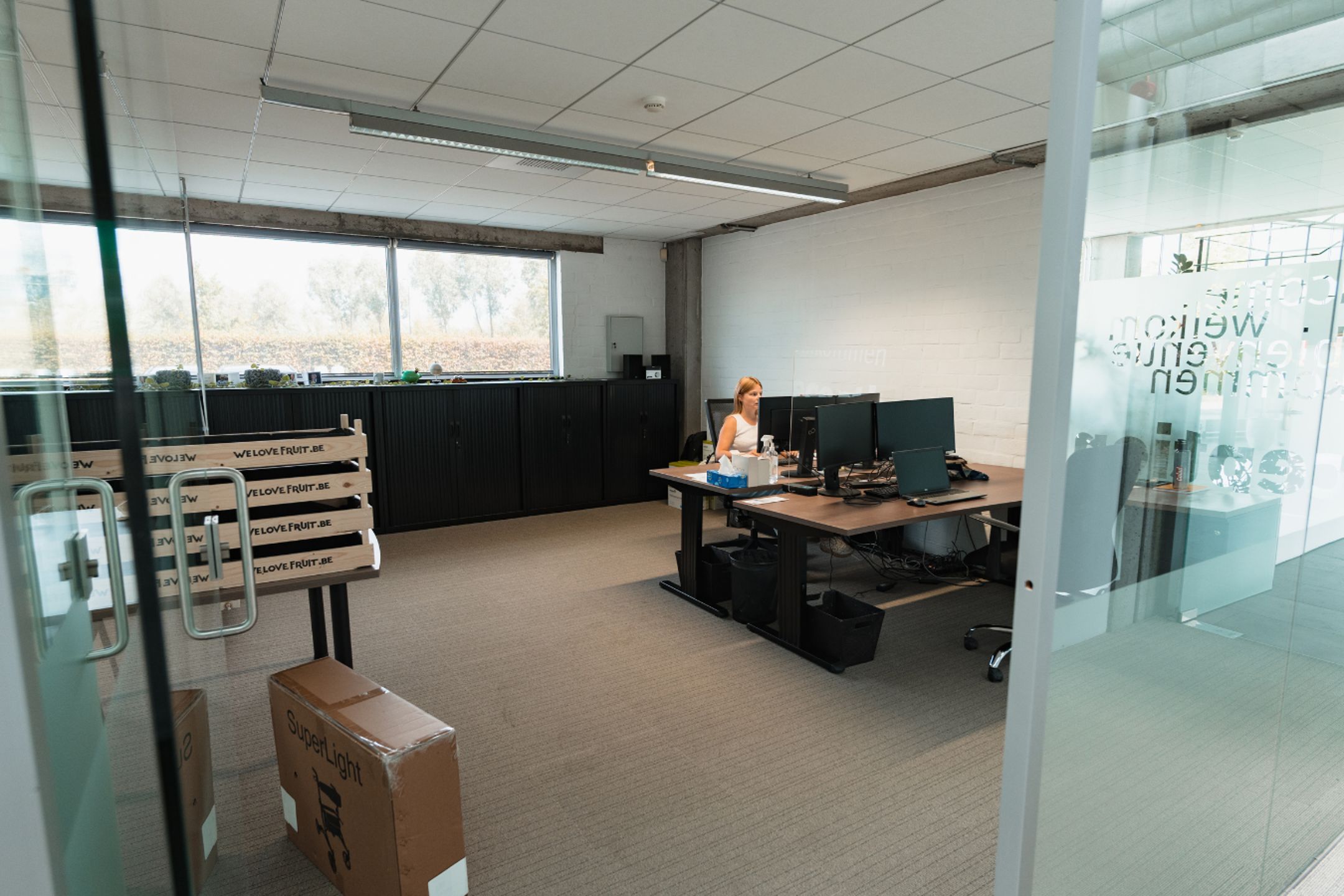 Modern bedrijfsgebouw langs E17 in Zwijndrecht foto 21