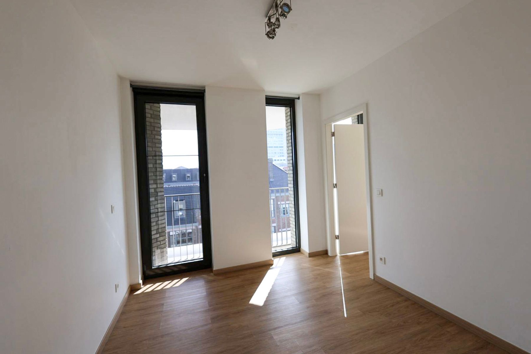 Exclusief 1-slaapkamerappartement te huur foto 8