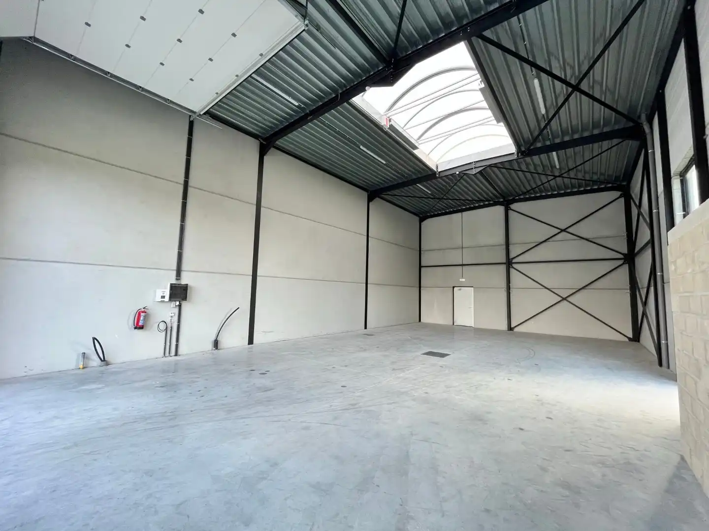 Goed gelegen KMO-unit te huur in Zwevezele foto 6