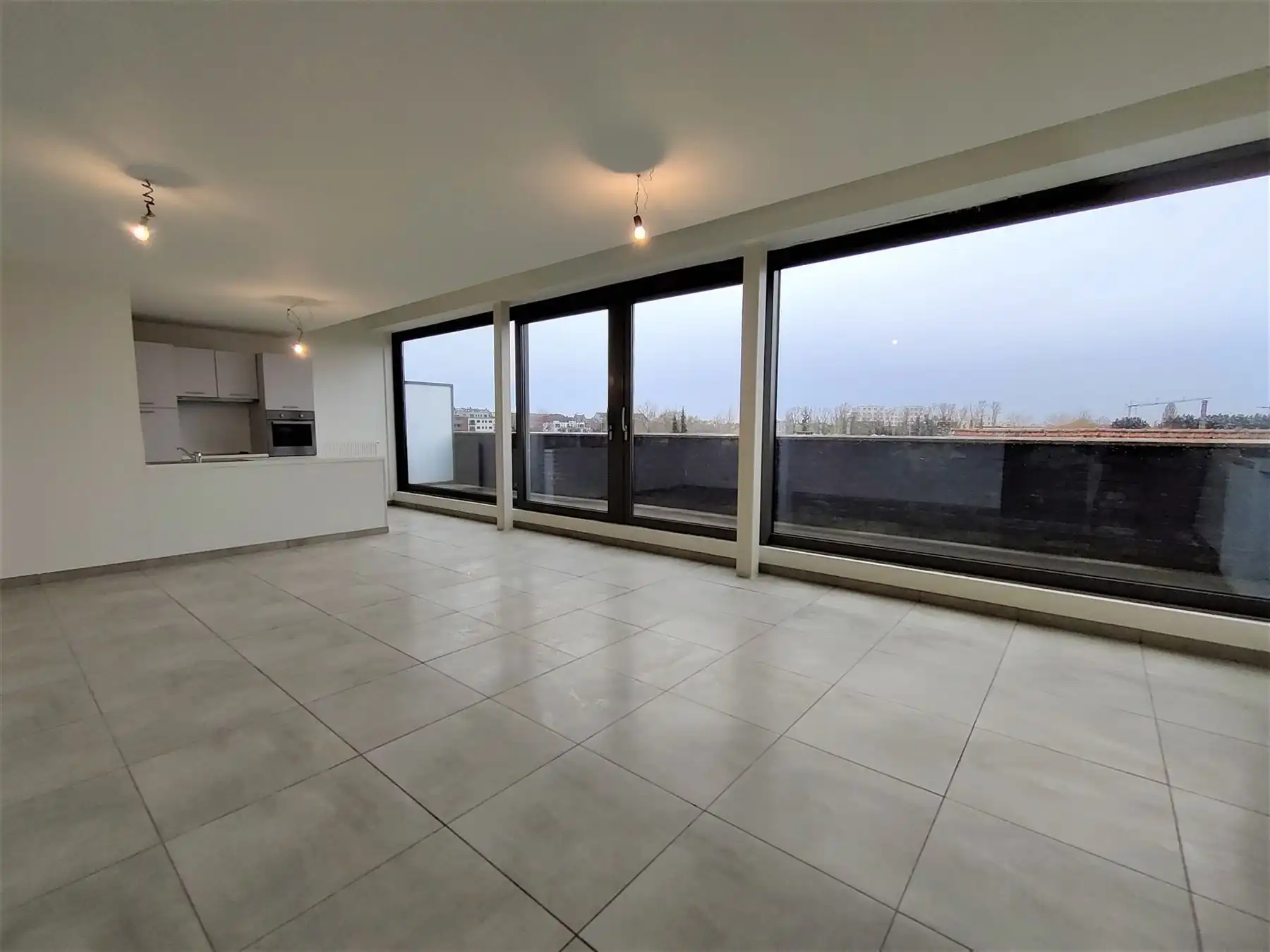 Ruim en lichtrijk duplex penthouse met 2 slaapkamers foto 2