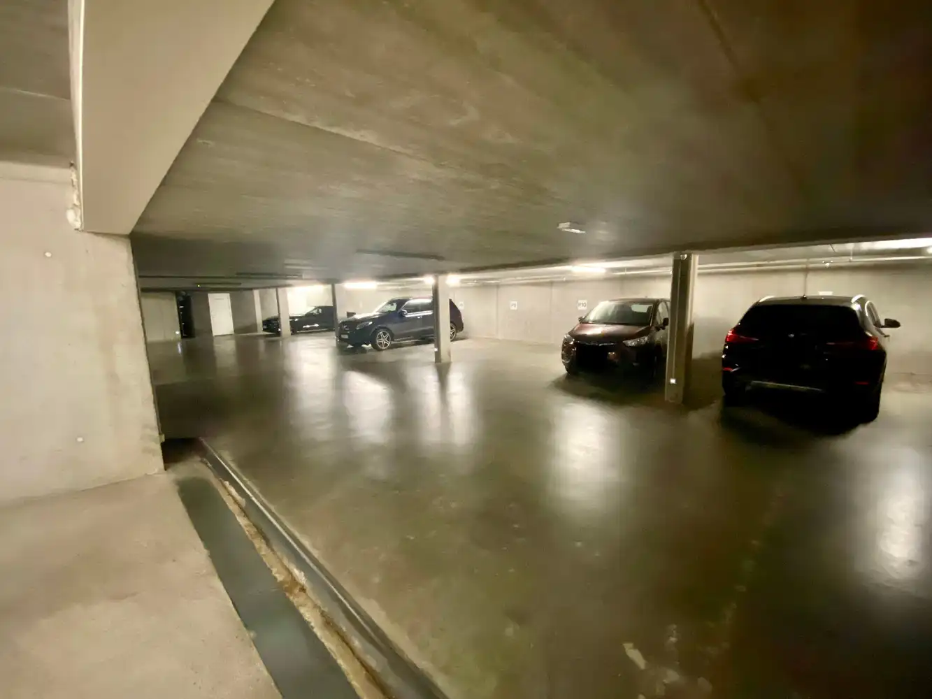 Ondergrondse autostaanplaats foto 5