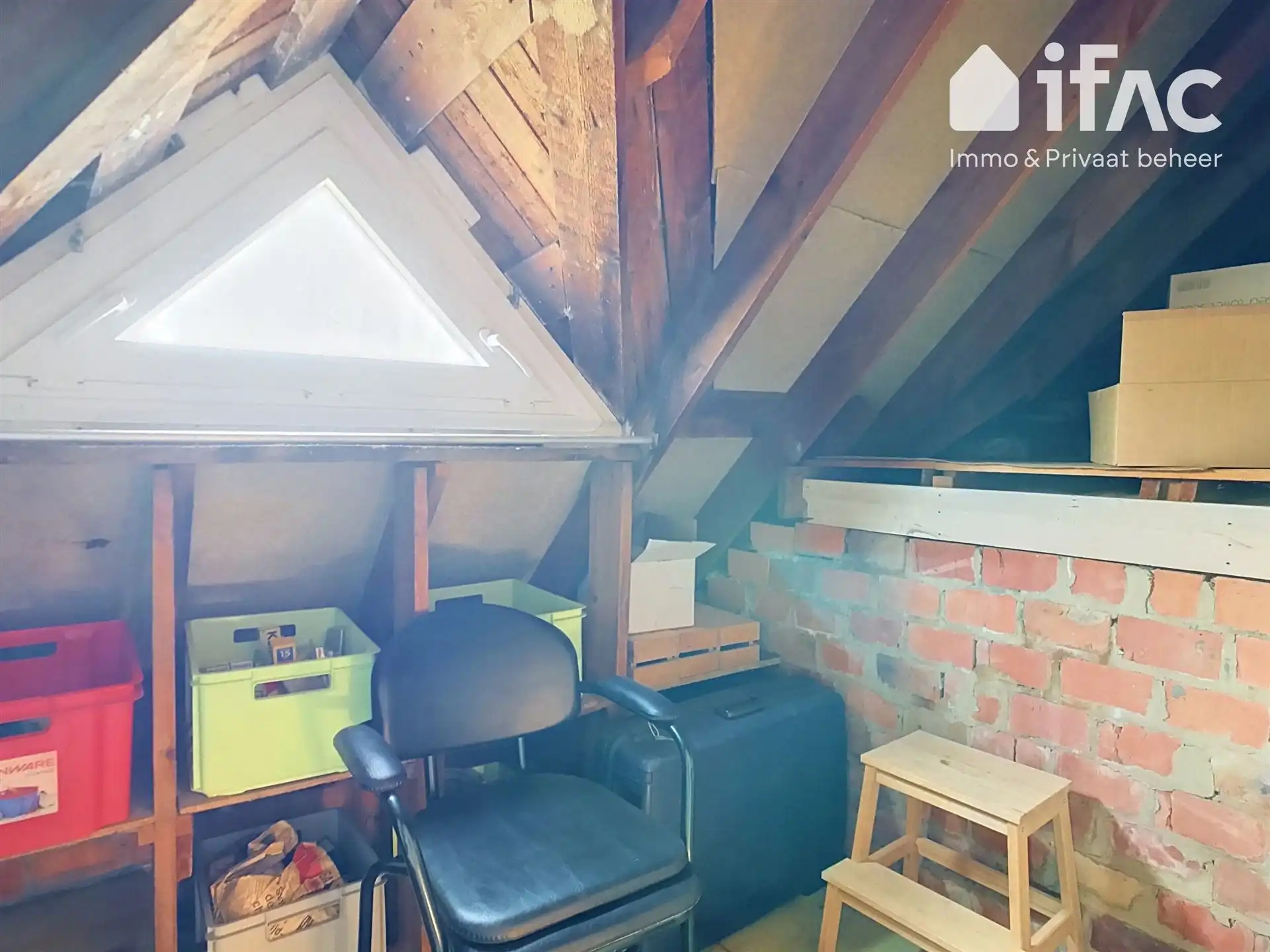 Huis met 3 slaapkamers en leuke tuin in rustige straat foto 18