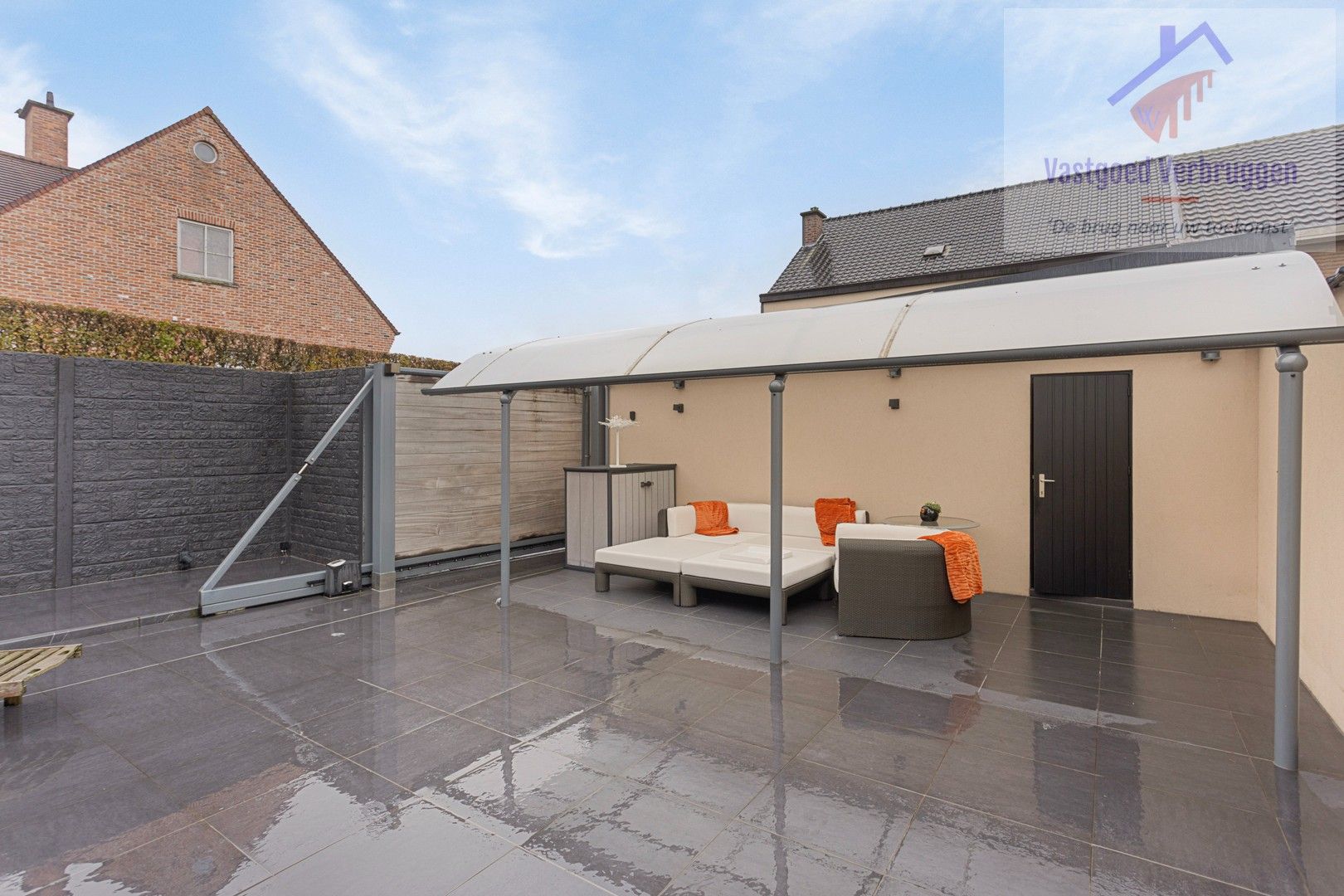 Instapklare moderne ruime woning met garage, carport en ruim terras foto 12