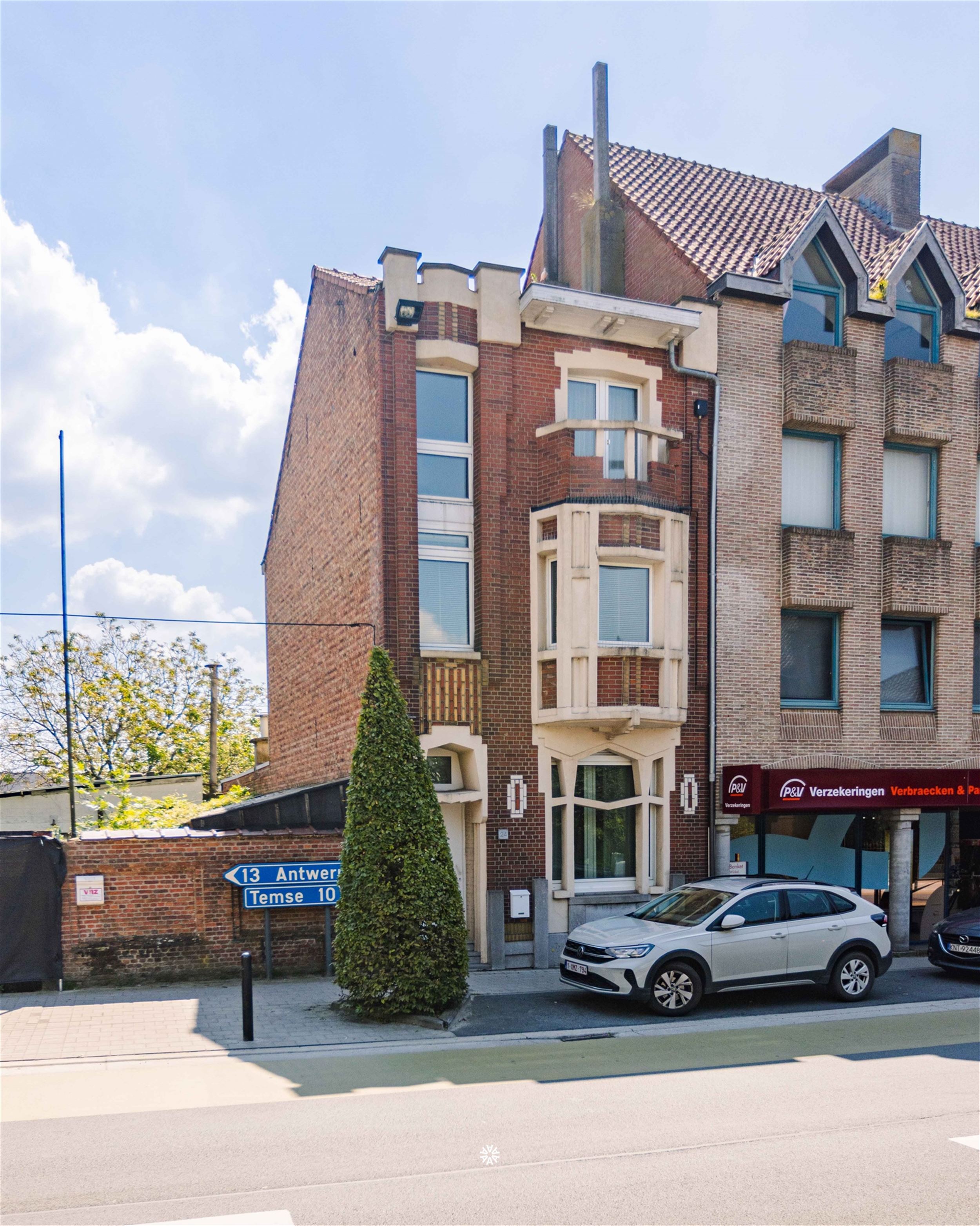 Uiterst charmante woning in centrum van Kruibeke foto 2