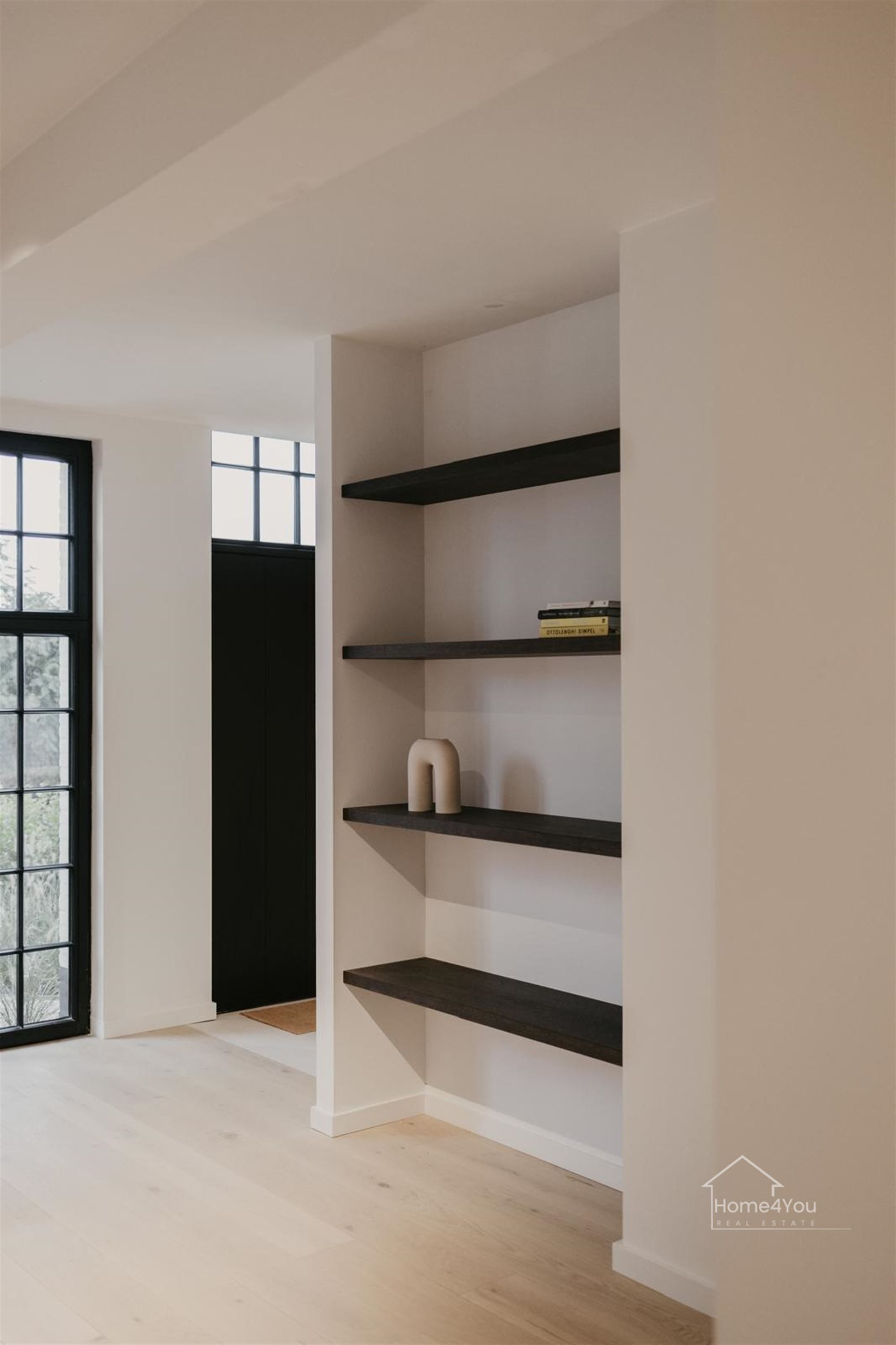 Net gerenoveerde woning op toplocatie in ’s-Gravenwezel foto 3