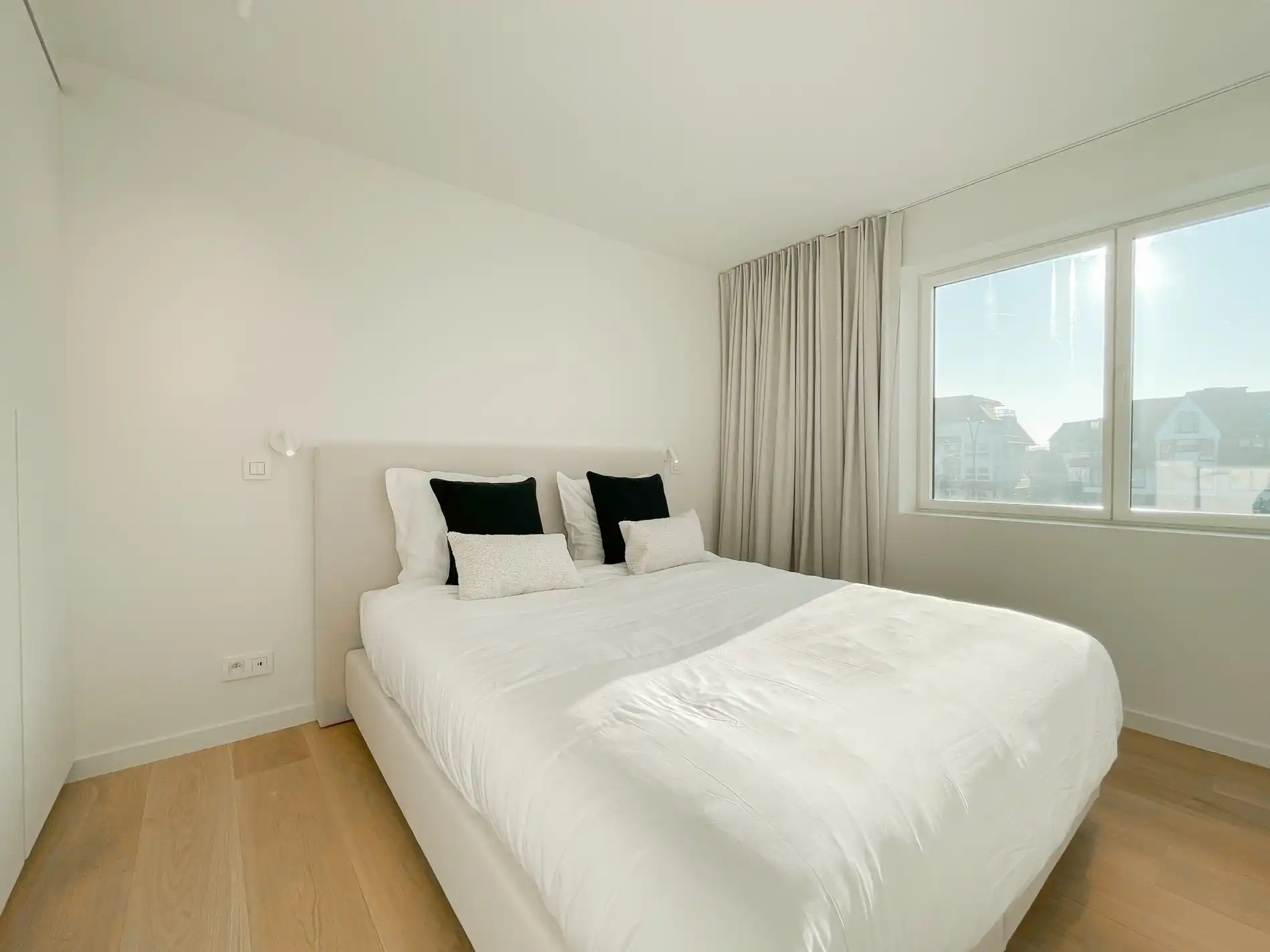 Exclusieve villa: Uitzonderlijk volledig gerenoveerde villa met frontaal zeezicht. foto 29