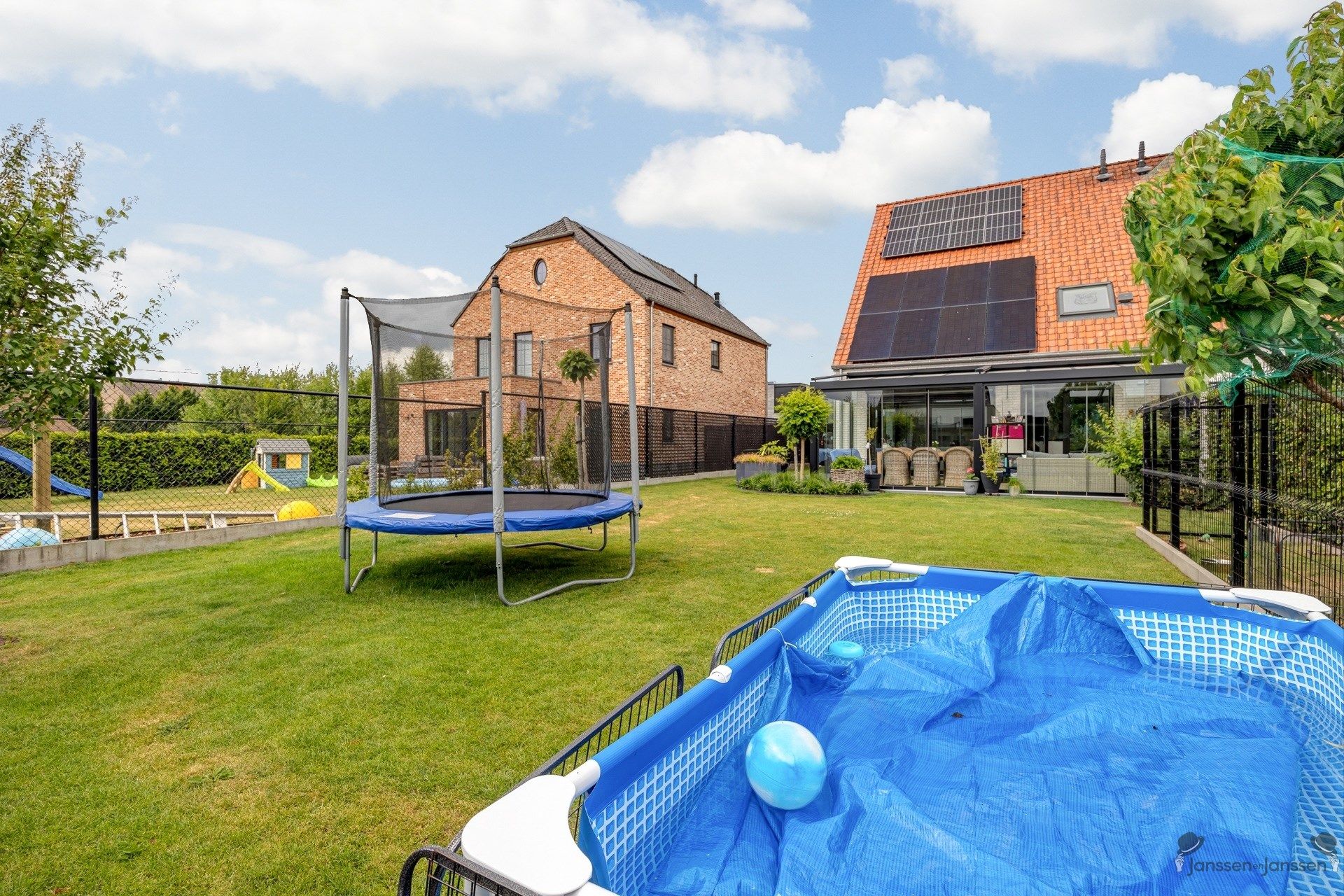 Instapklare gezinswoning met alle comfort en tuin foto 16
