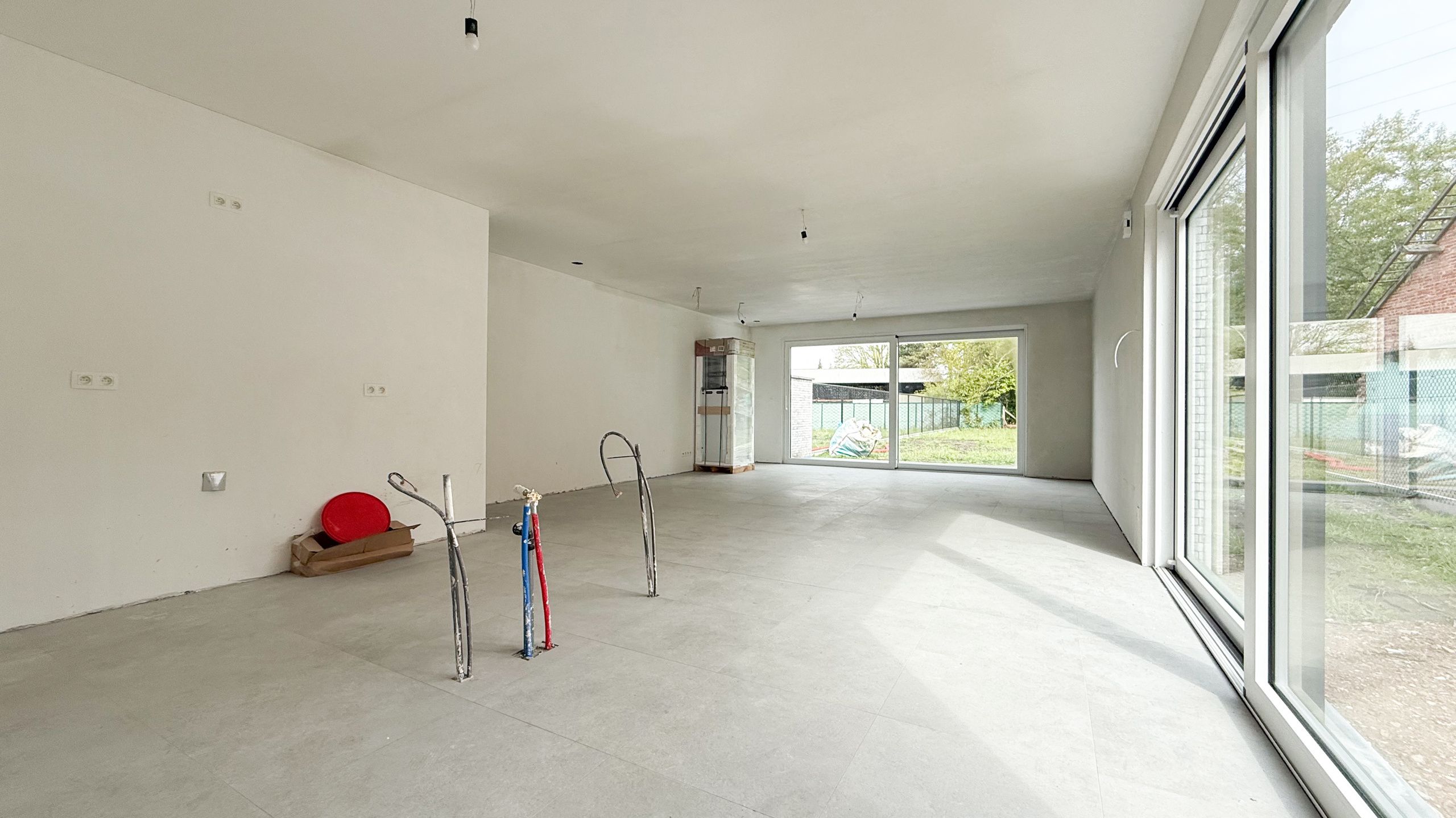 Nieuwbouwwoning (casco+) met 3 slpkms, terras en ruime tuin! foto 2