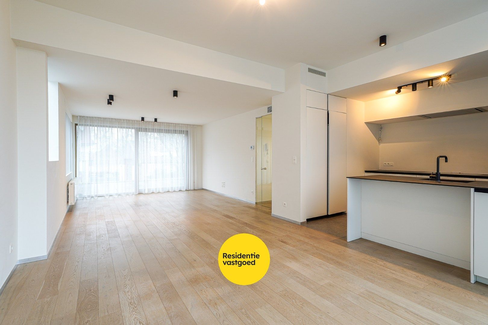 Prachtig modern appartement te huur in het centrum van Jabbeke foto {{pictureIndex}}
