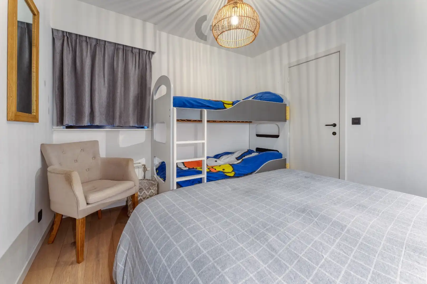 Instapklaar appartement met zonnig terras vlakbij de Zeedijk te Knokke-Heist! foto 8