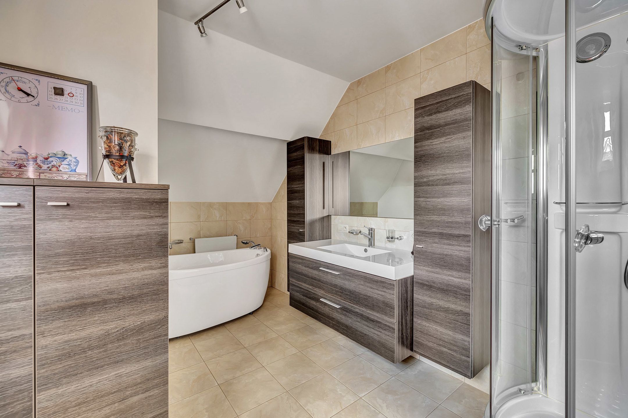 Prachtige villa met achterliggende loods van +/- 200m² foto 19