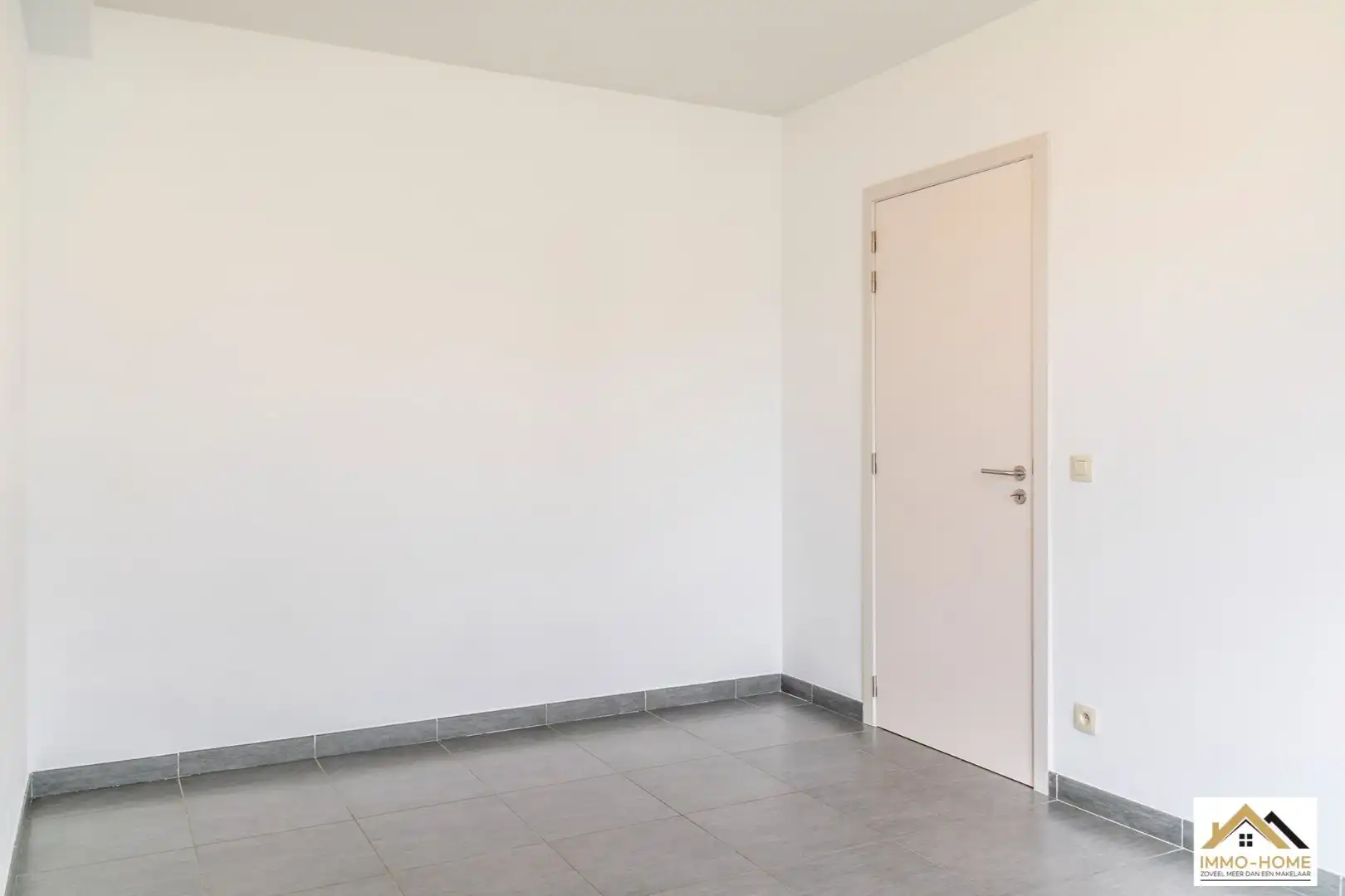 Instapklaar appartement met garage!  foto 18