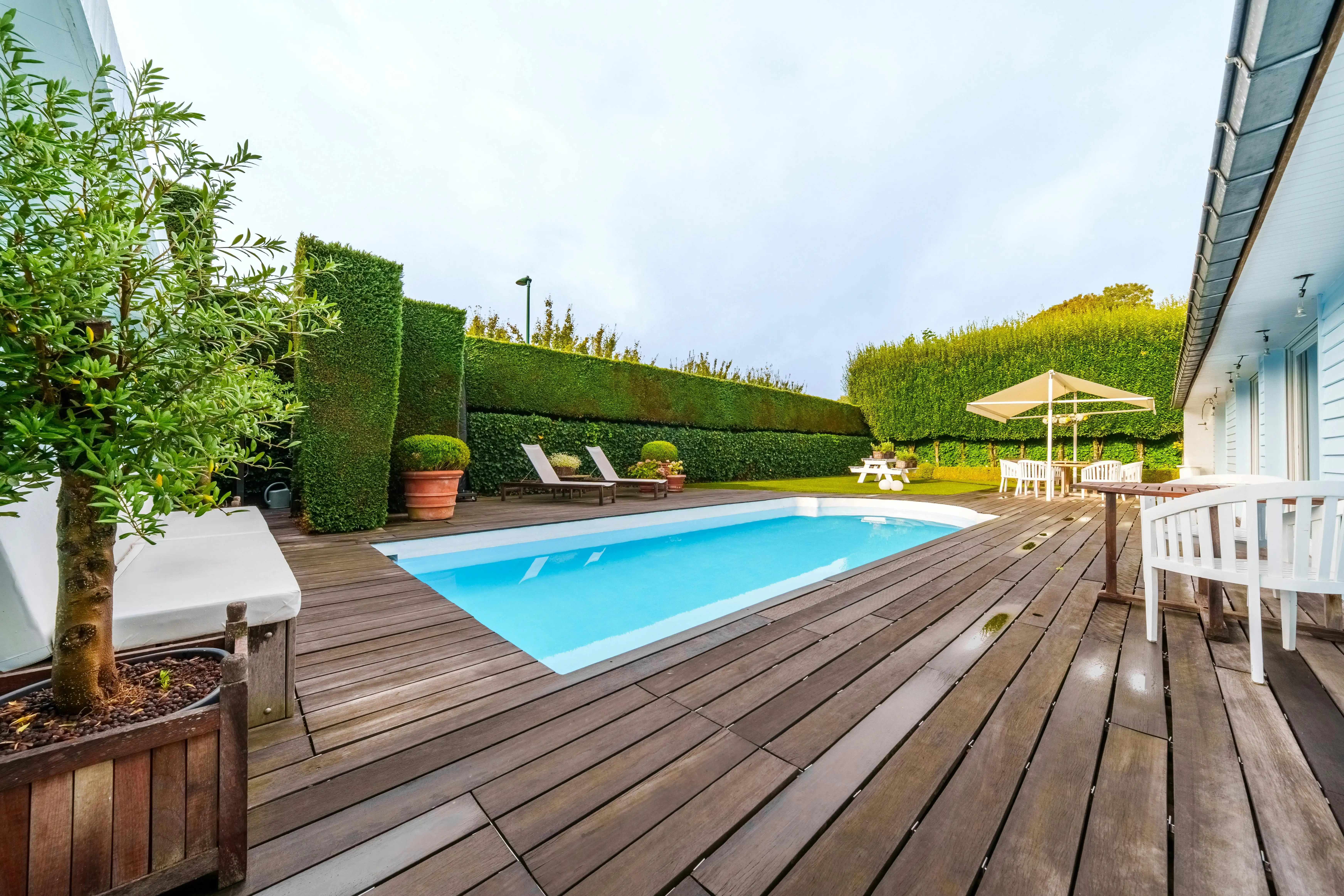 Villa met zwembad te koop in villawijk 't Motje in Roeselare foto 23