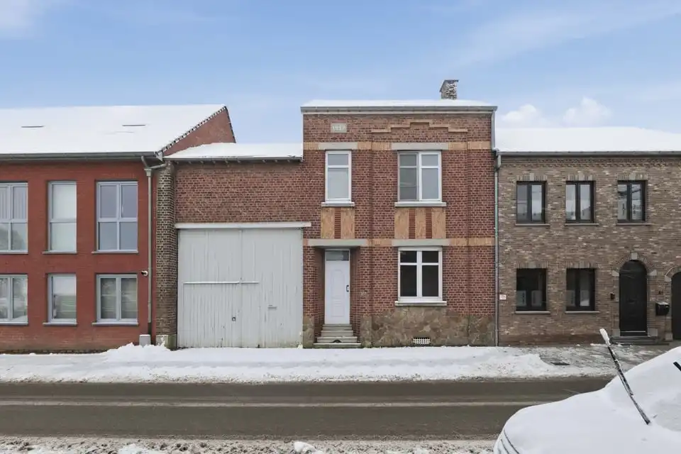 Hoofdfoto van de publicatie: CHARMANTE WONING MET KARAKTER, RUIMTE EN UITZONDERLIJK POTENTIEEL OP RUIM PERCEEL