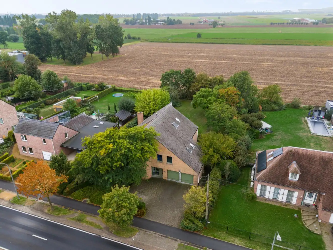 Vrijstaande architectenwoning met 5 slpk., atelier en dubbele garage op ruim perceel met zicht op de velden foto 42