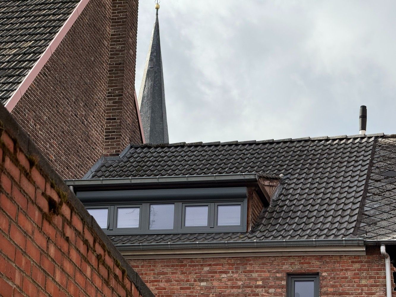 Handelspand met woongelegenheid op uitstekende locatie foto 19