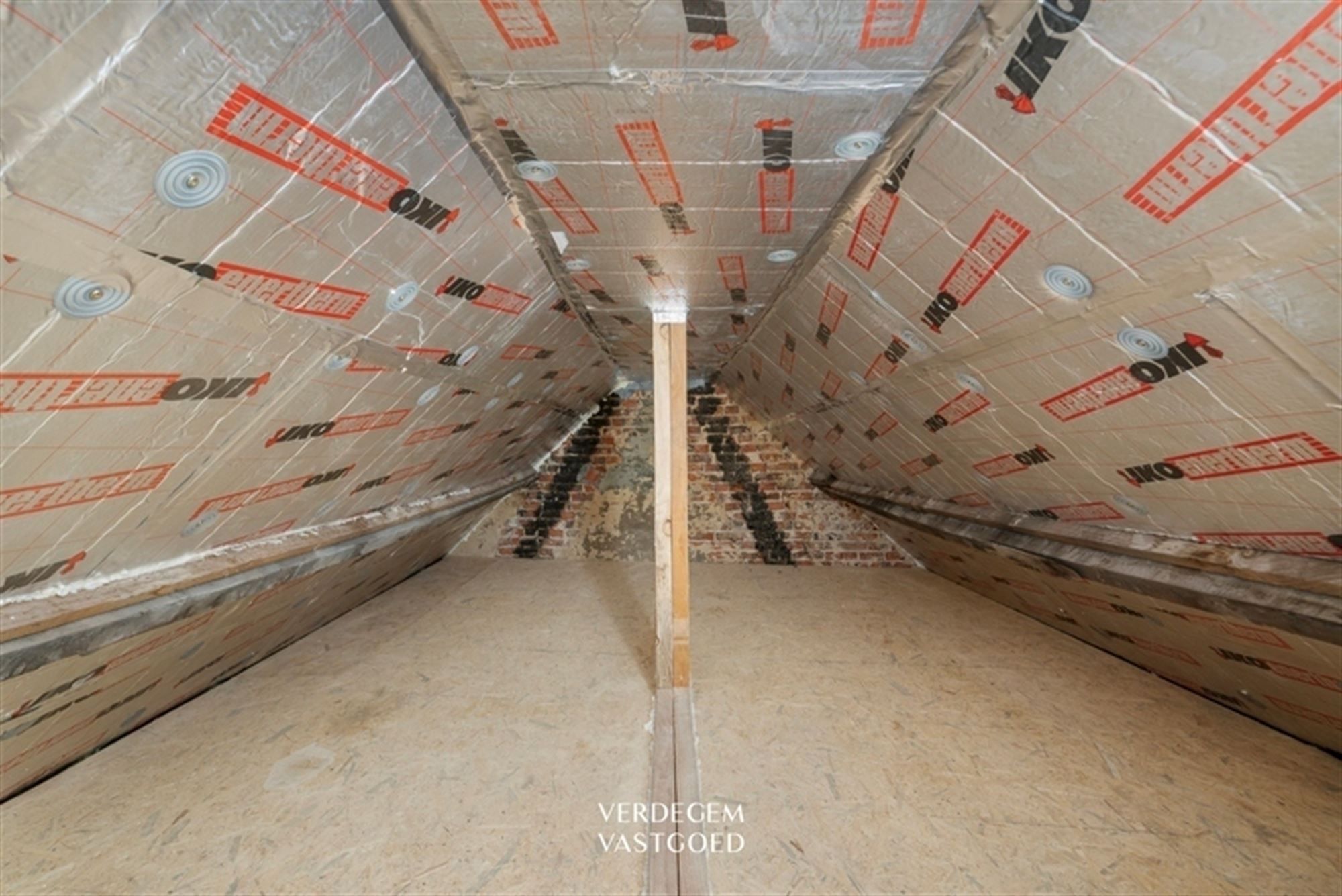 Volledig gerenoveerde woning met 3 slaapkamers, EPC A en buitenplek foto 13