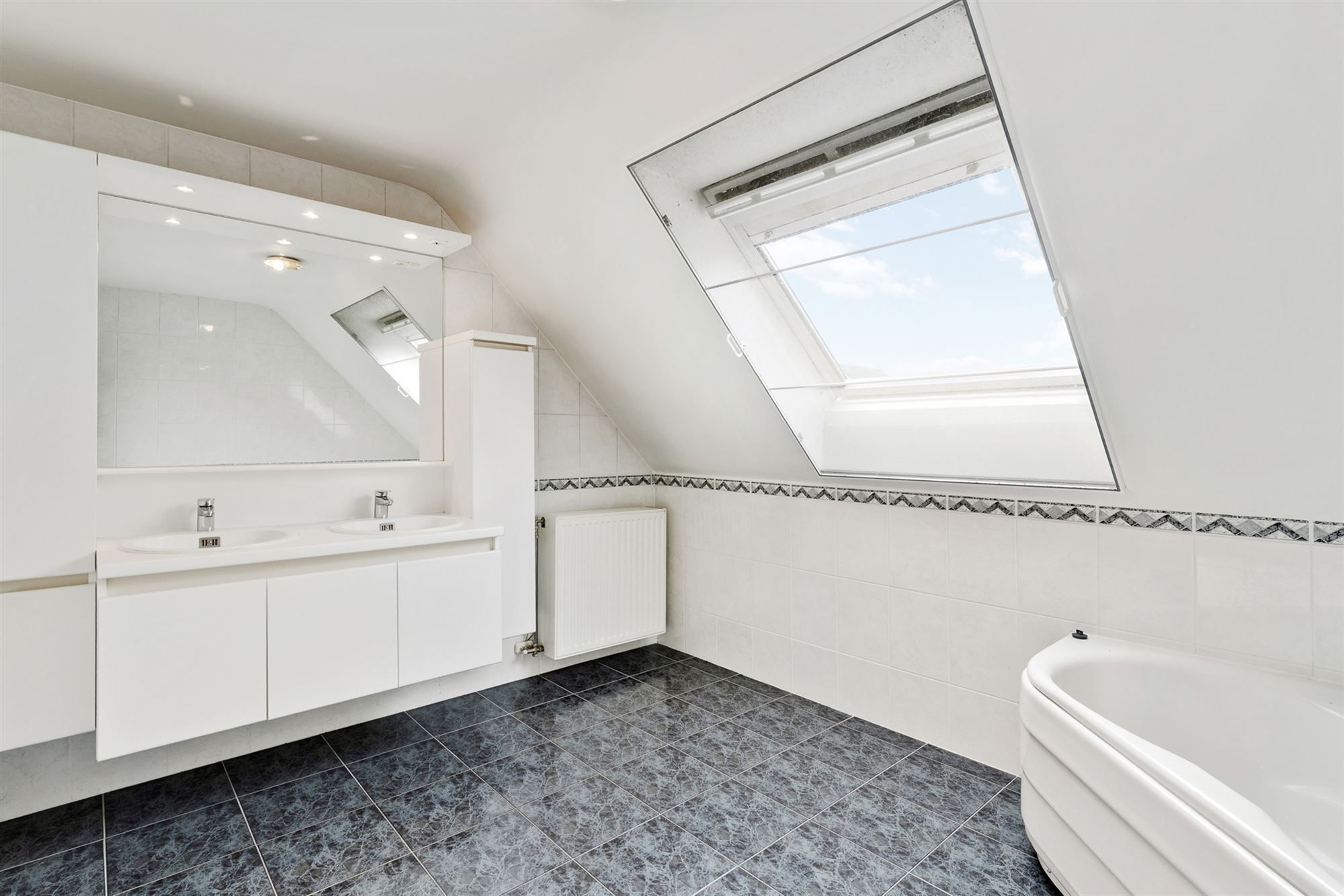 RUIME WONING OP RUSTIGE LIGGING IN KOERSEL CENTRUM foto 14