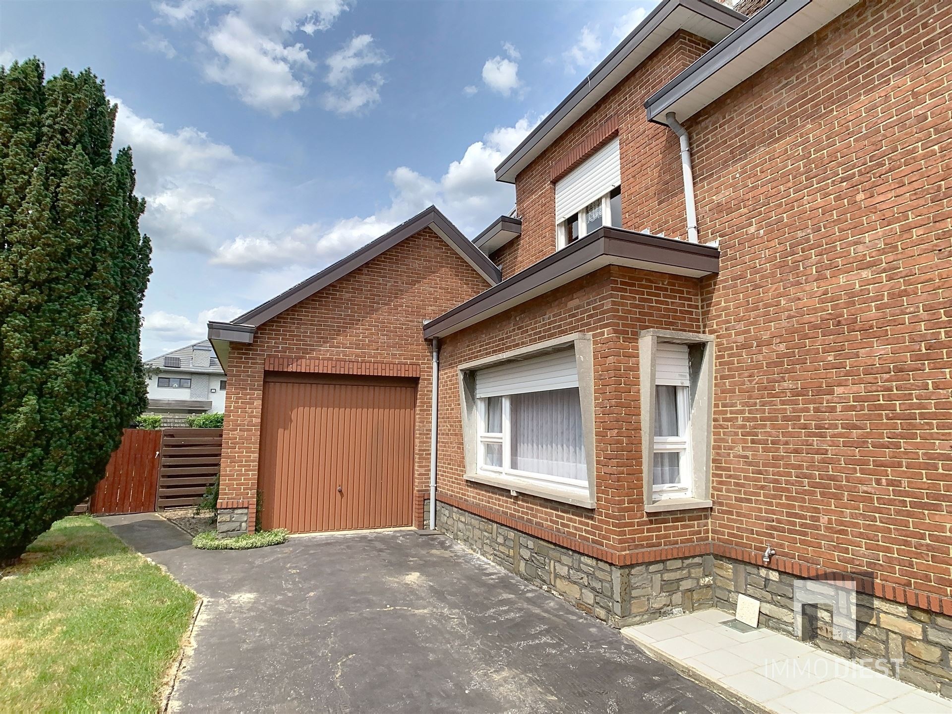 Charmante stevige woning met 3 slaapkamers en mooi tuintje foto 2