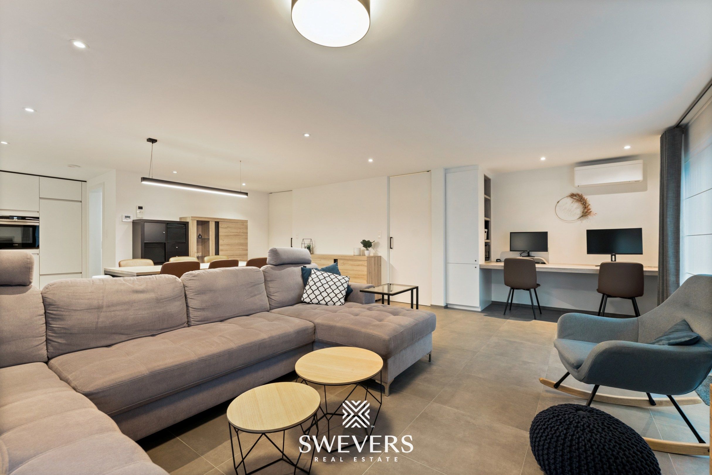 Instapklaar, volledig gerenoveerd appartement met groot terras, airco en staanplaatsen in hartje Heusden-Zolder foto 12