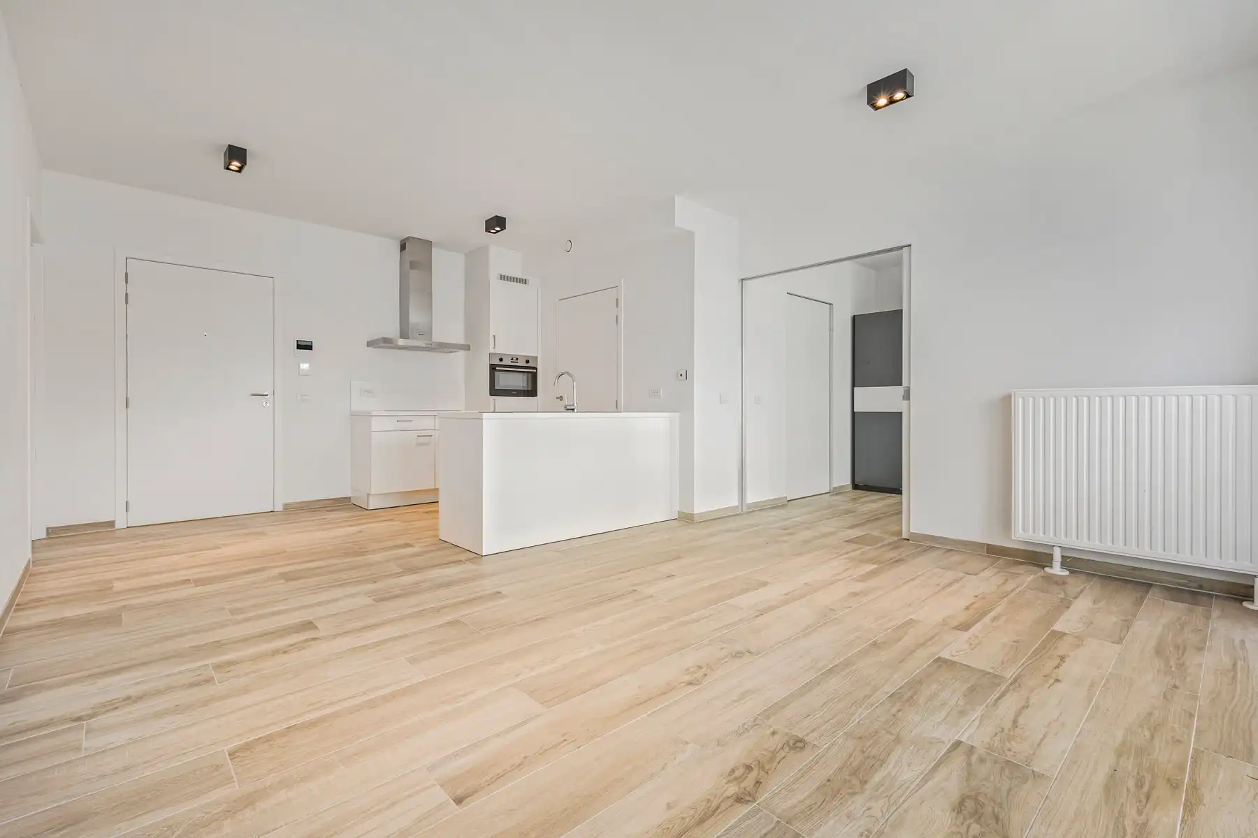 Service flat gelegen in centrum Halle foto {{pictureIndex}}