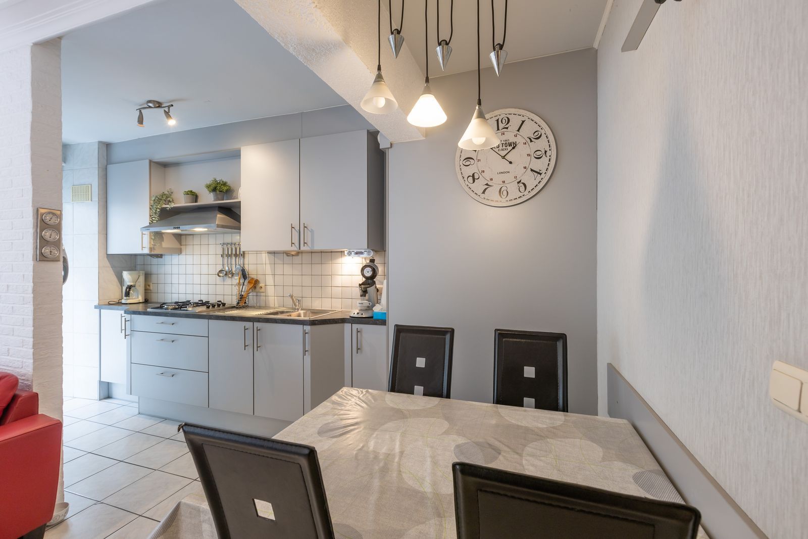 Lichtrijk appartement met 2 slaapkamers op topligging pal aan de zee foto 5