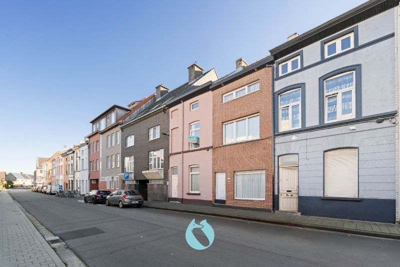 Hoofdfoto van de publicatie: Woning met 4 slaapkamers en koer