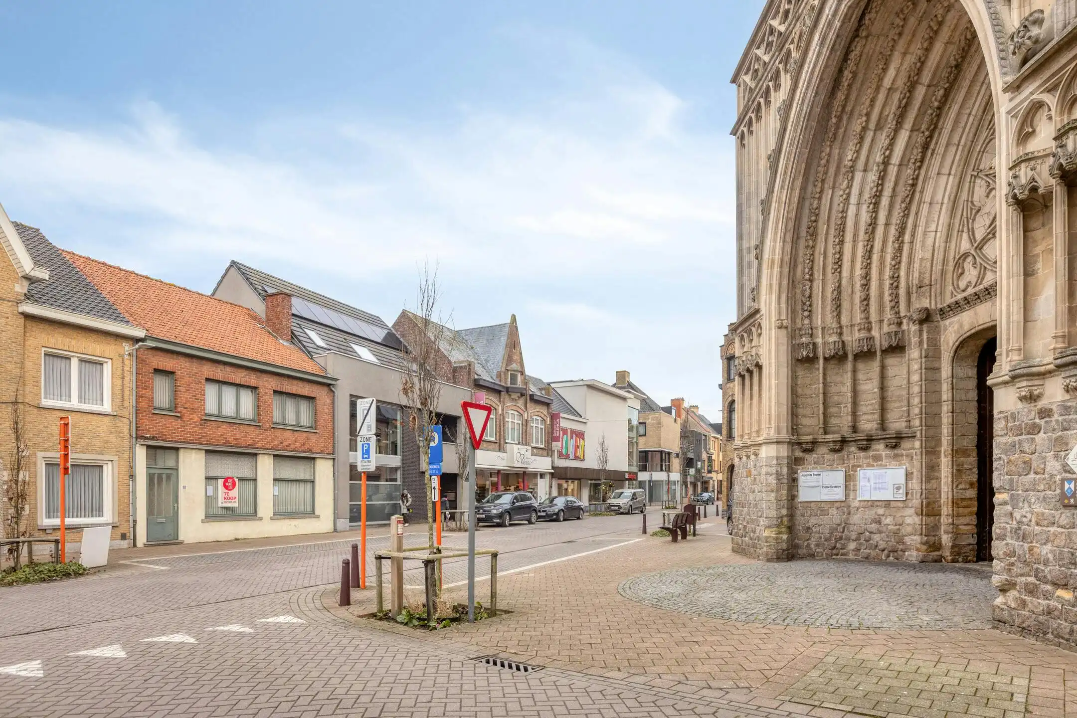 Volledig op te frissen huis in hartje Poperinge foto 2