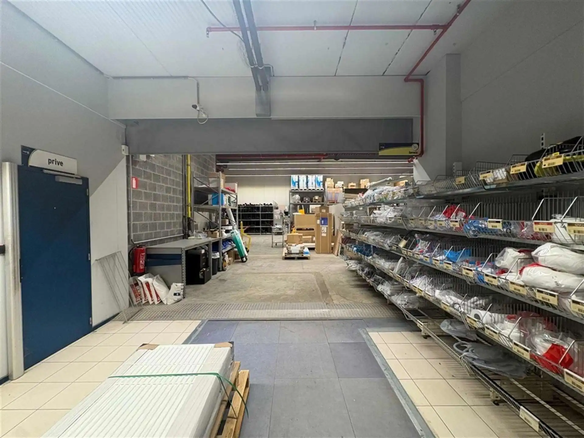Showroom met magazijn en kantoren in Wijnegem foto 5