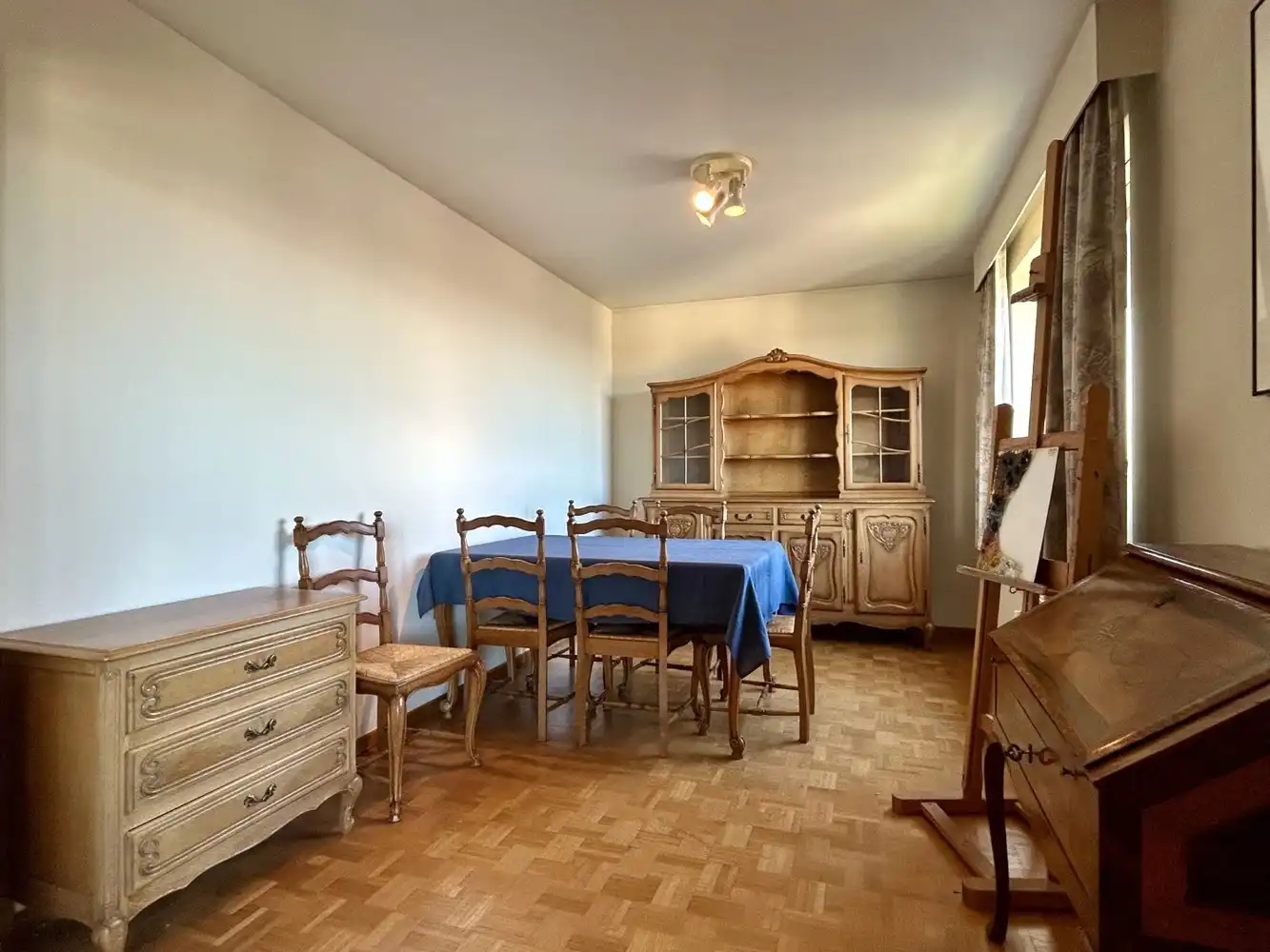 Ruim 3-kamerappartement met garagebox en autostaanplaats foto 6