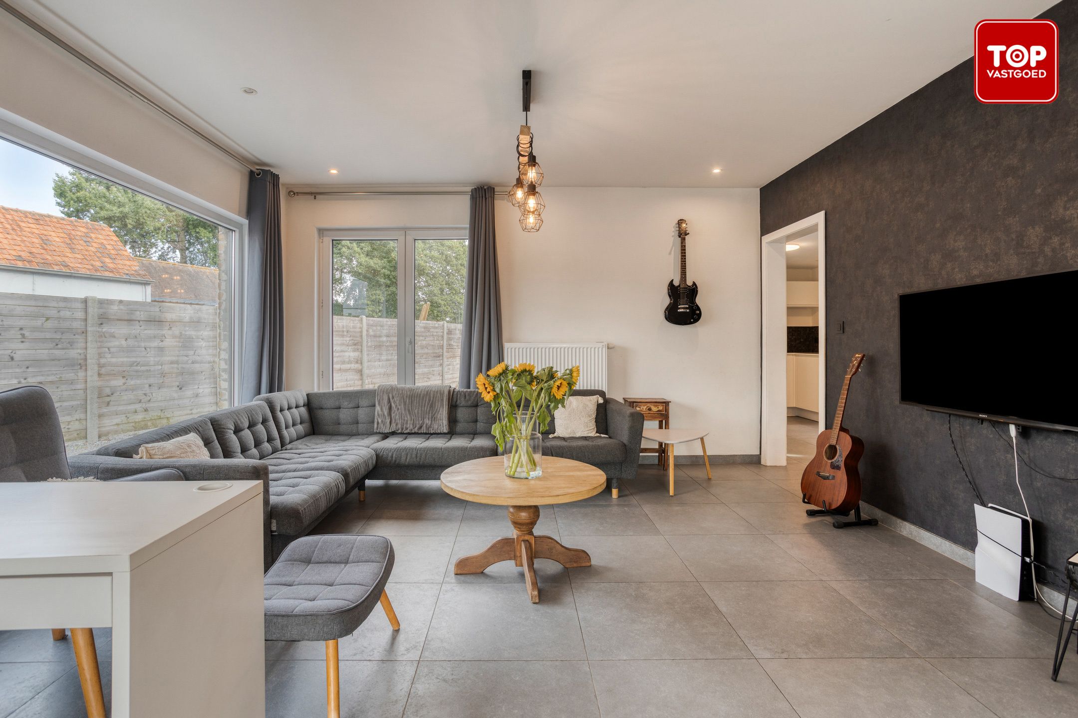 Gerenoveerde alleenstaande woning in Adegem met loods en weide foto 4