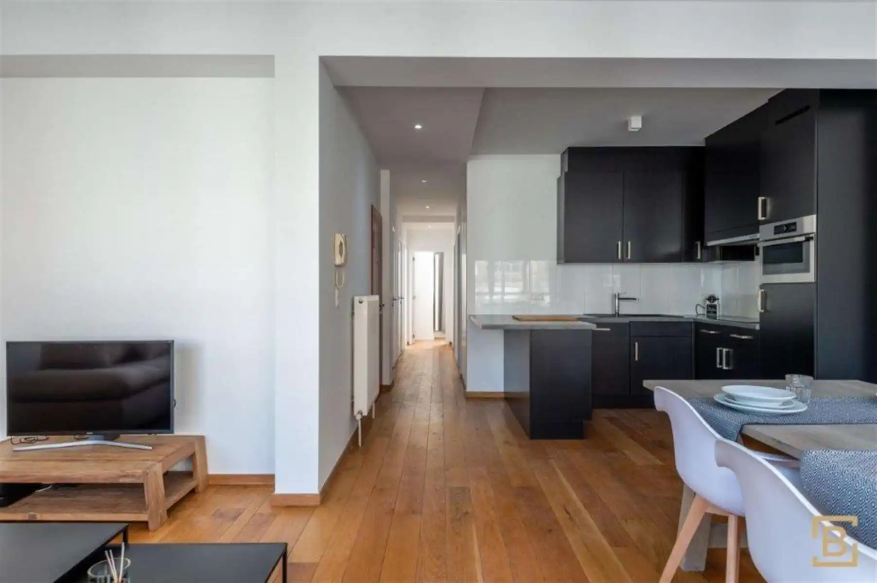 Gerenoveerd en modern gemeubeld appartement drie slaapkamers. foto 6