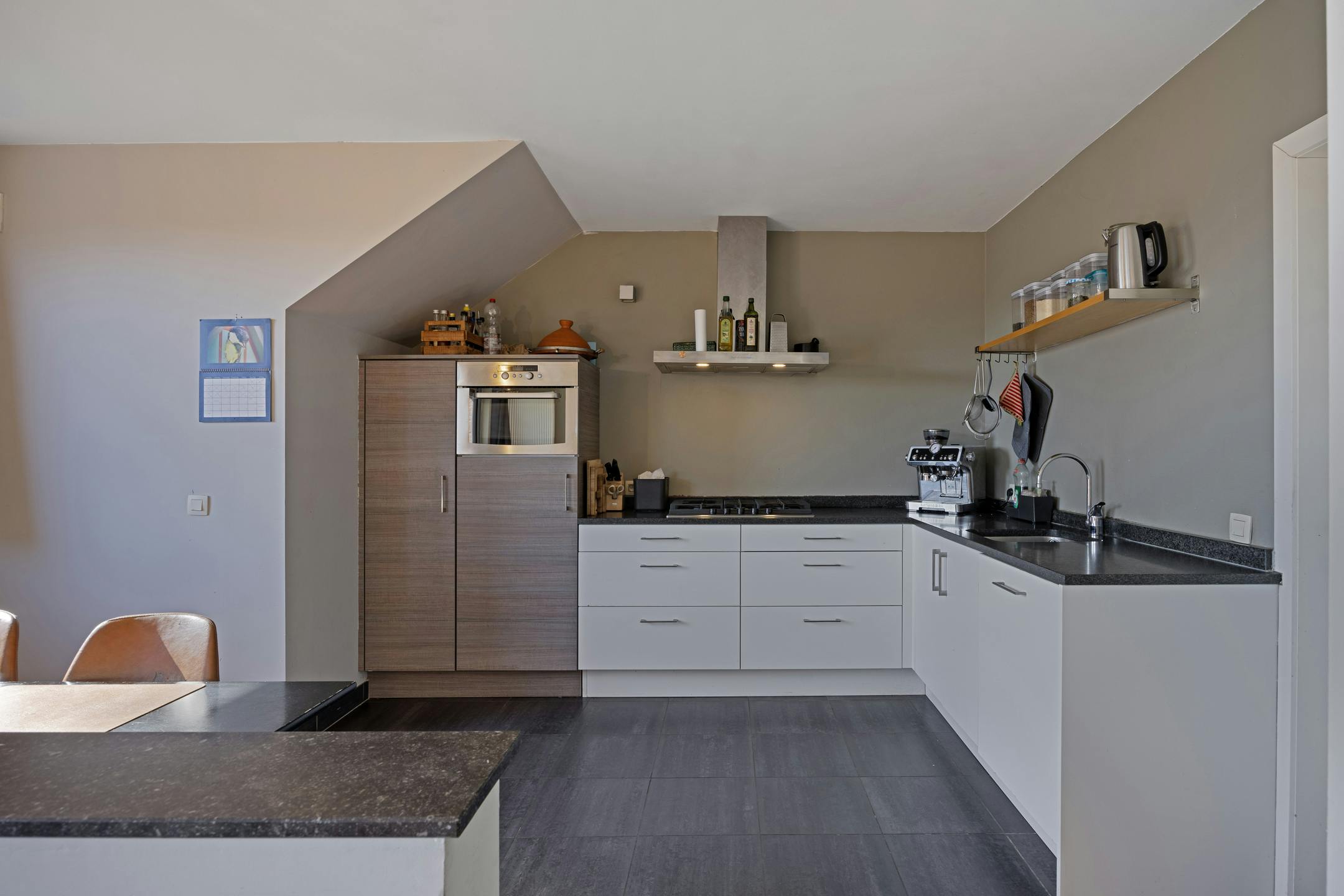 Appartement met groot terras te koop in Maasmechelen foto 8