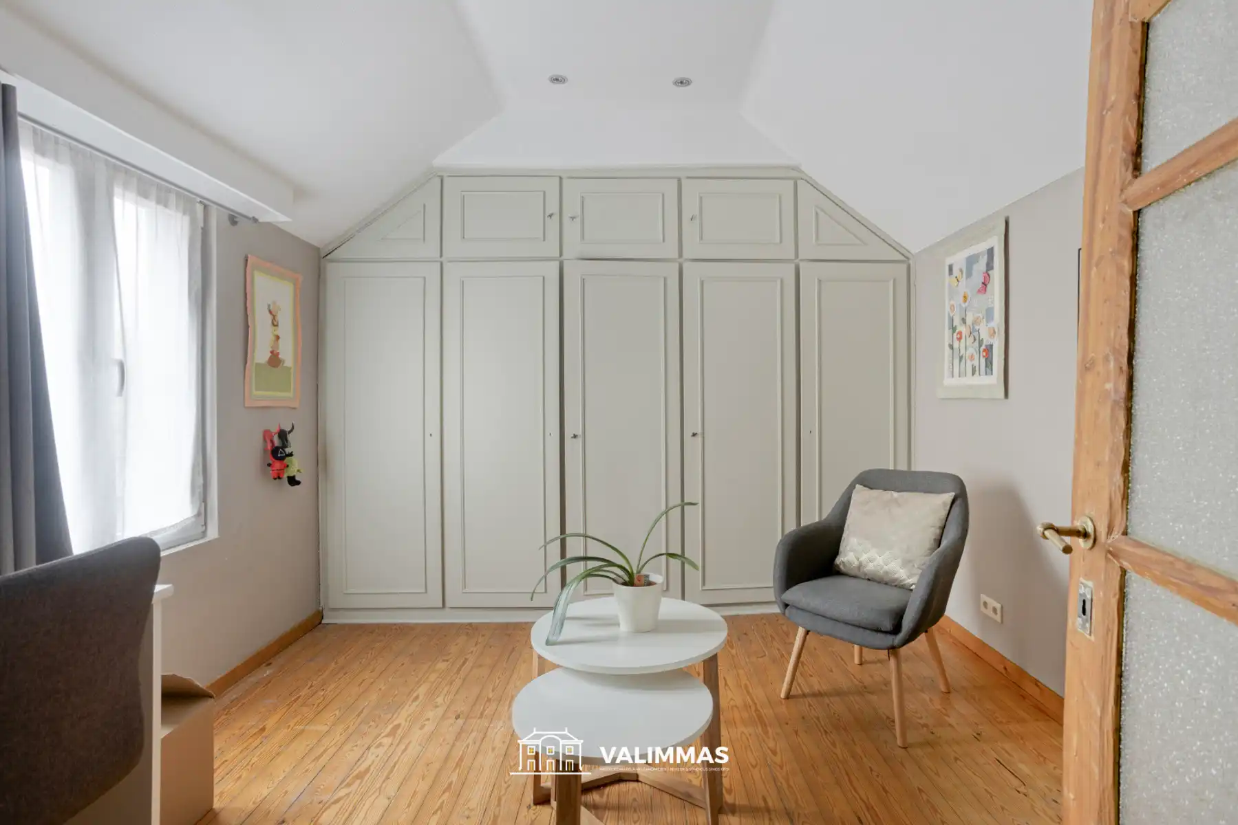 Prachtig gelegen gerenoveerde driegevelwoning met grote tuin foto 9