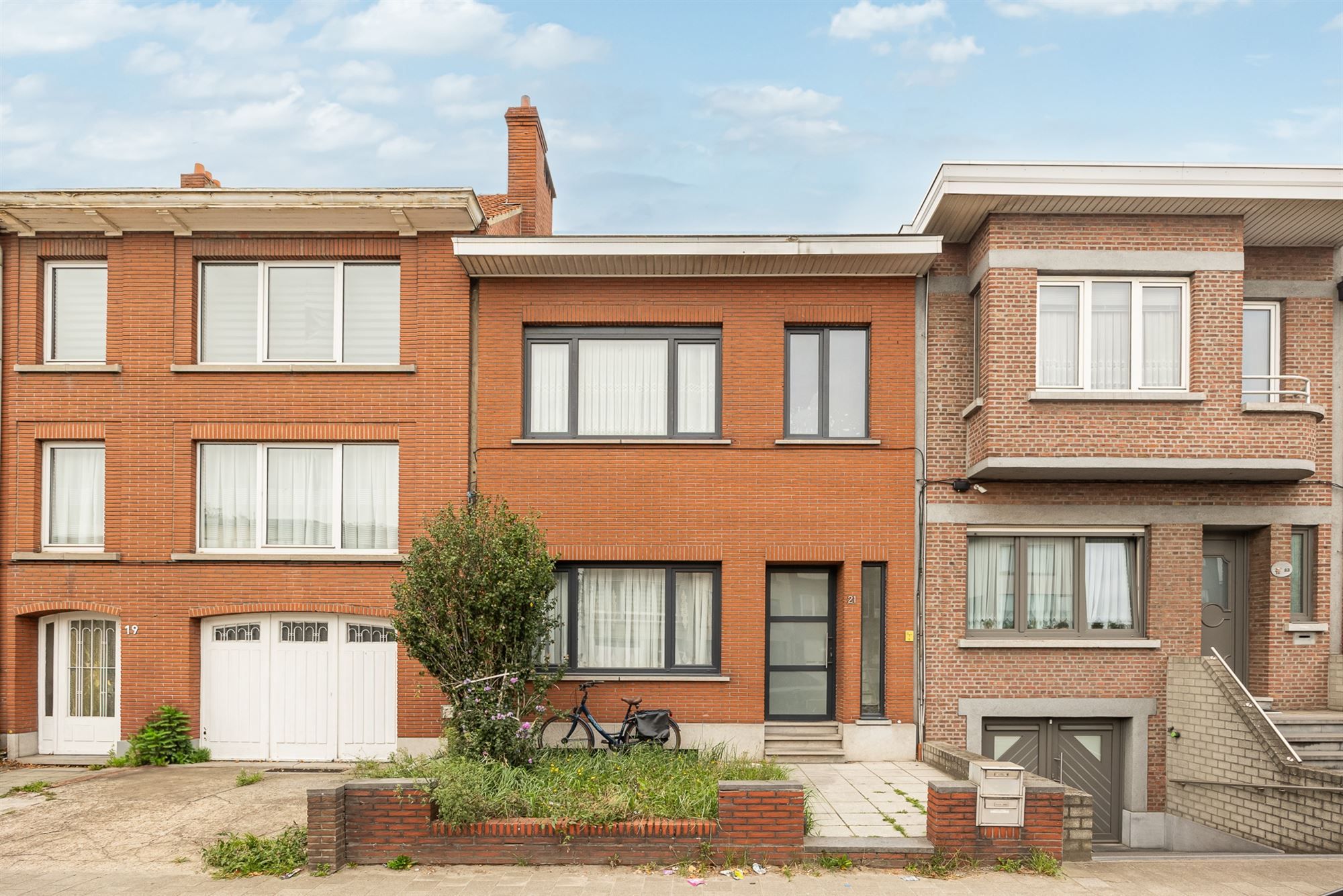 Ruime woning met 4 slpk en tuin in Wommelgem! foto {{pictureIndex}}