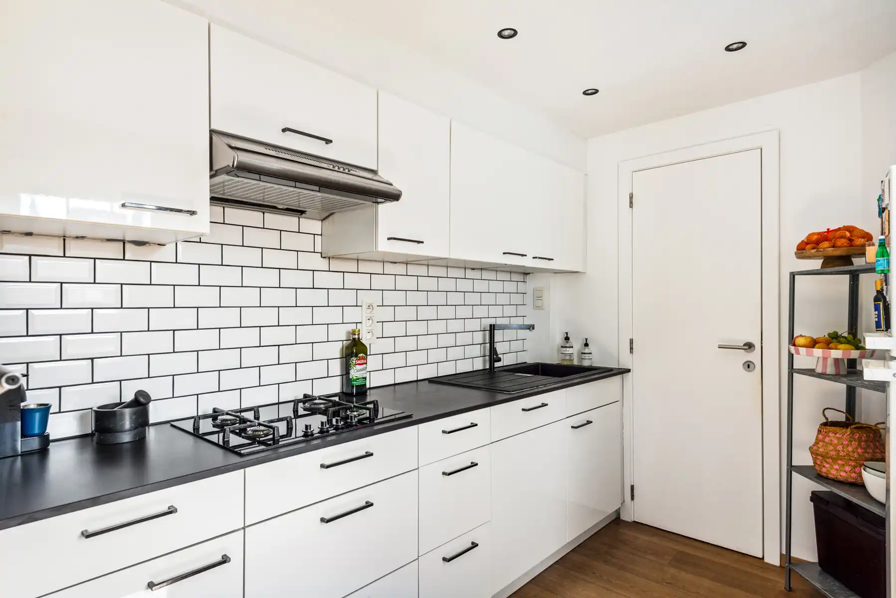 Een verrassend ruime woning met garage en zonnige koer foto 5
