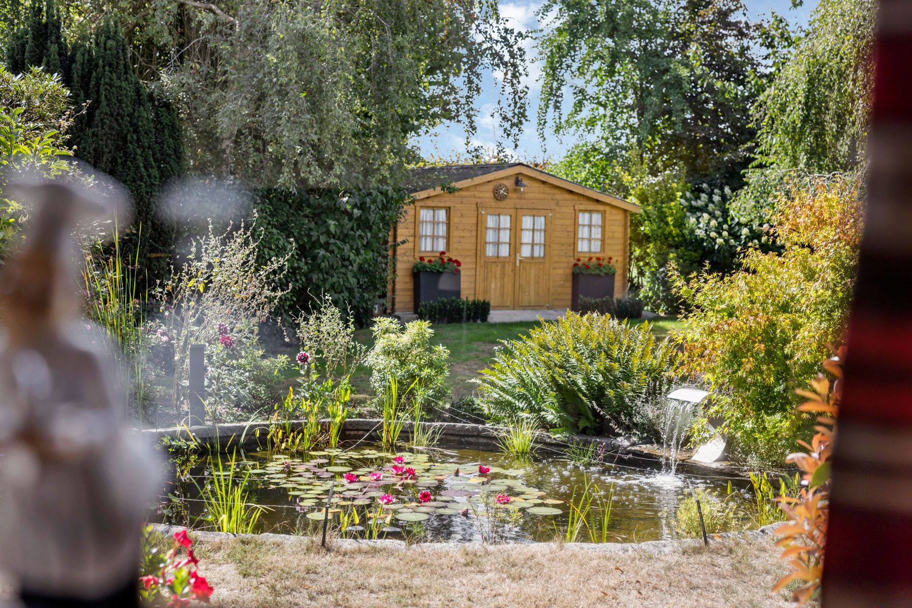 Uitstekend onderhouden villa met mooie tuin en garage foto 25