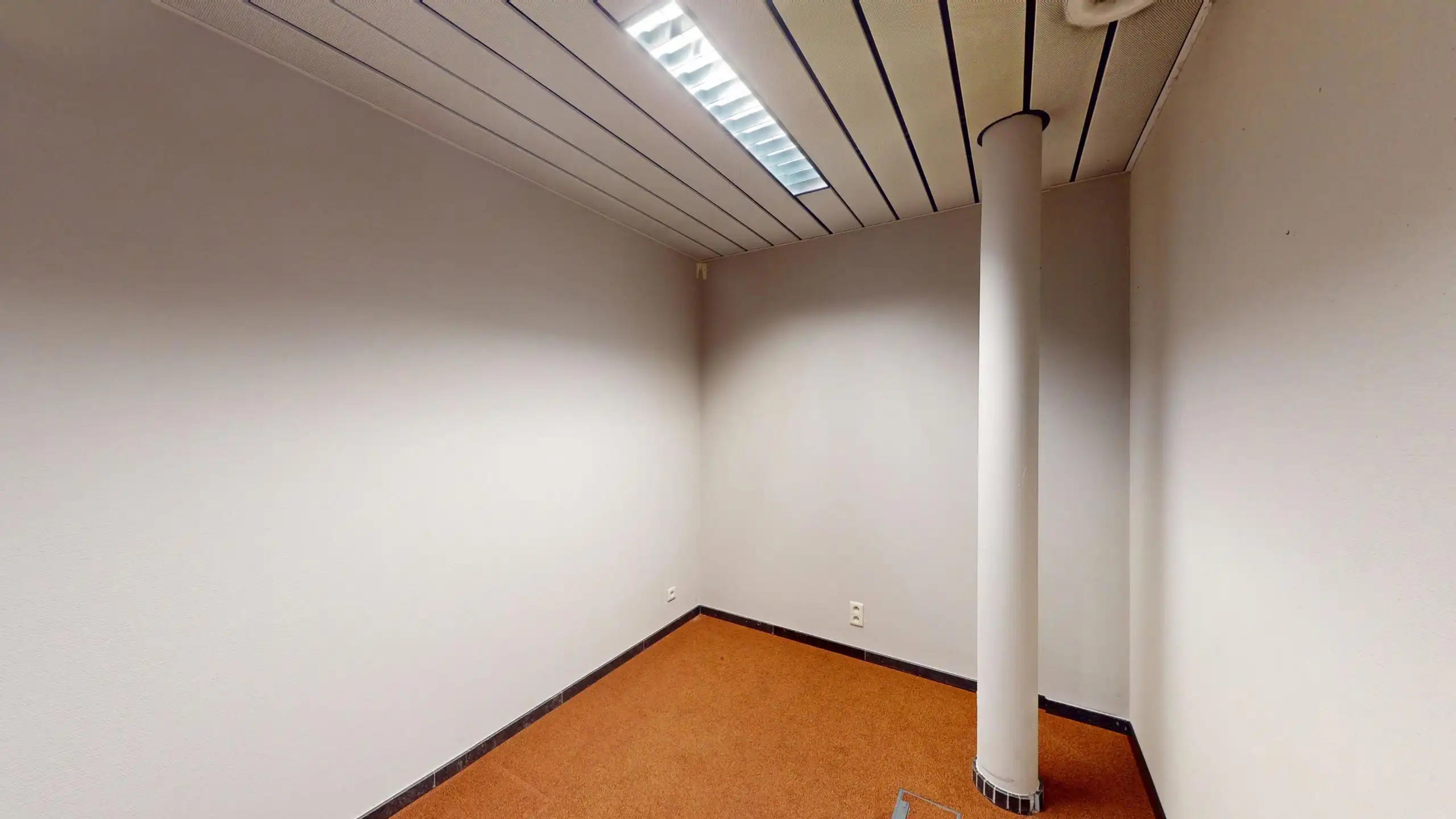 Zeer ruim kantoor op commerciële locatie in centrum Beringen foto 30