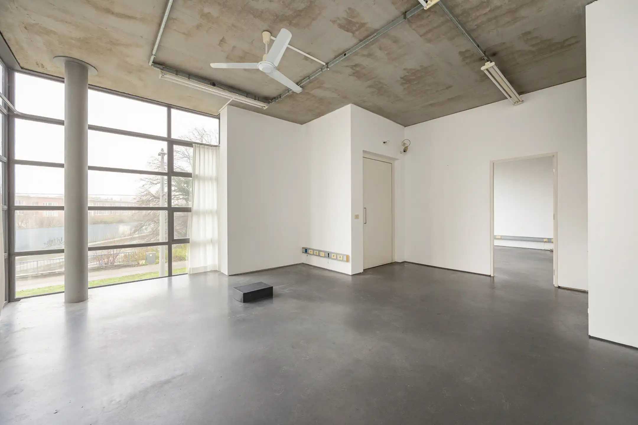 WILRIJK - Modernistisch huis op centrale locatie foto 8