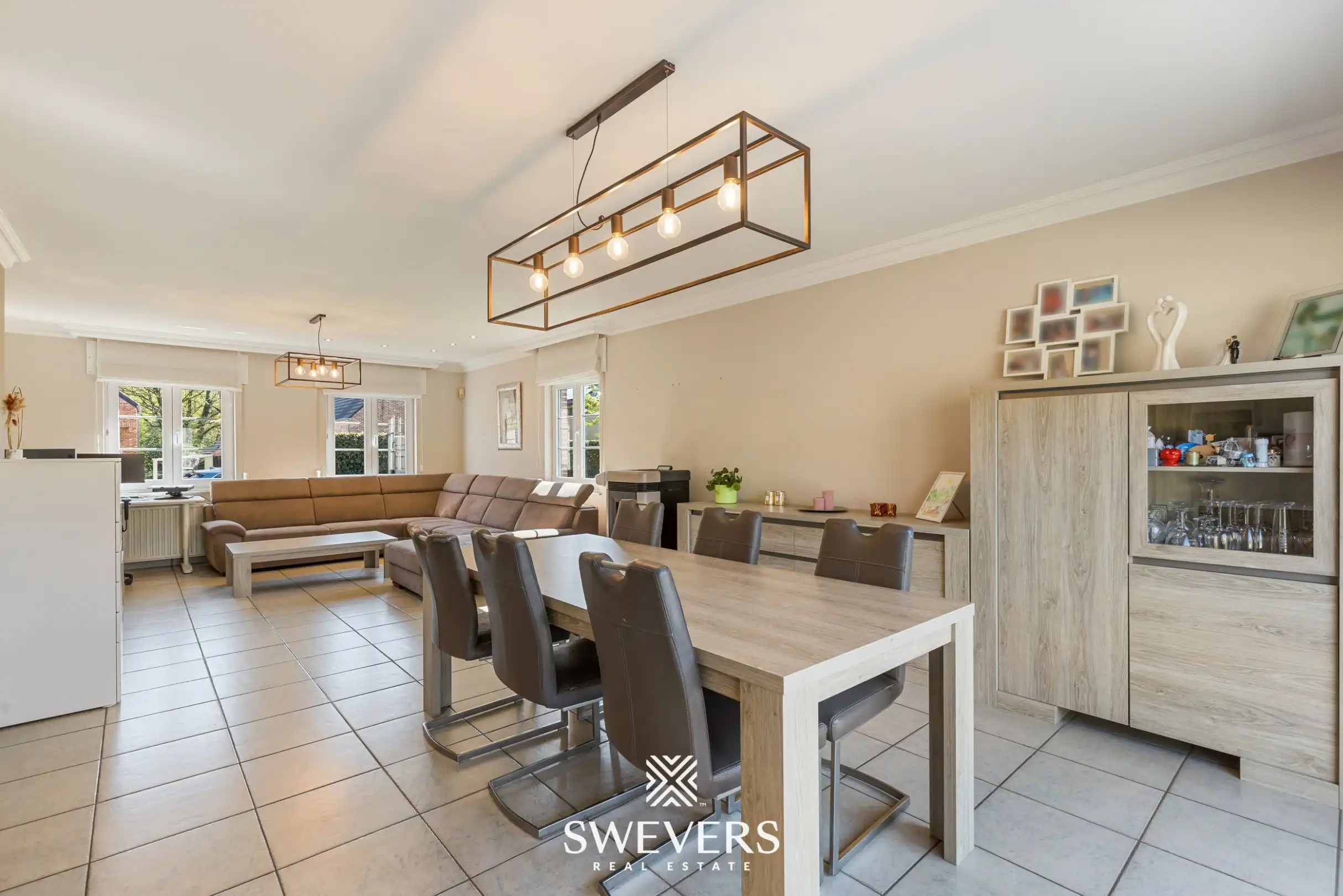 Instapklare woning met prachtig aangelegde tuin en bijgebouw in Helchteren foto 3