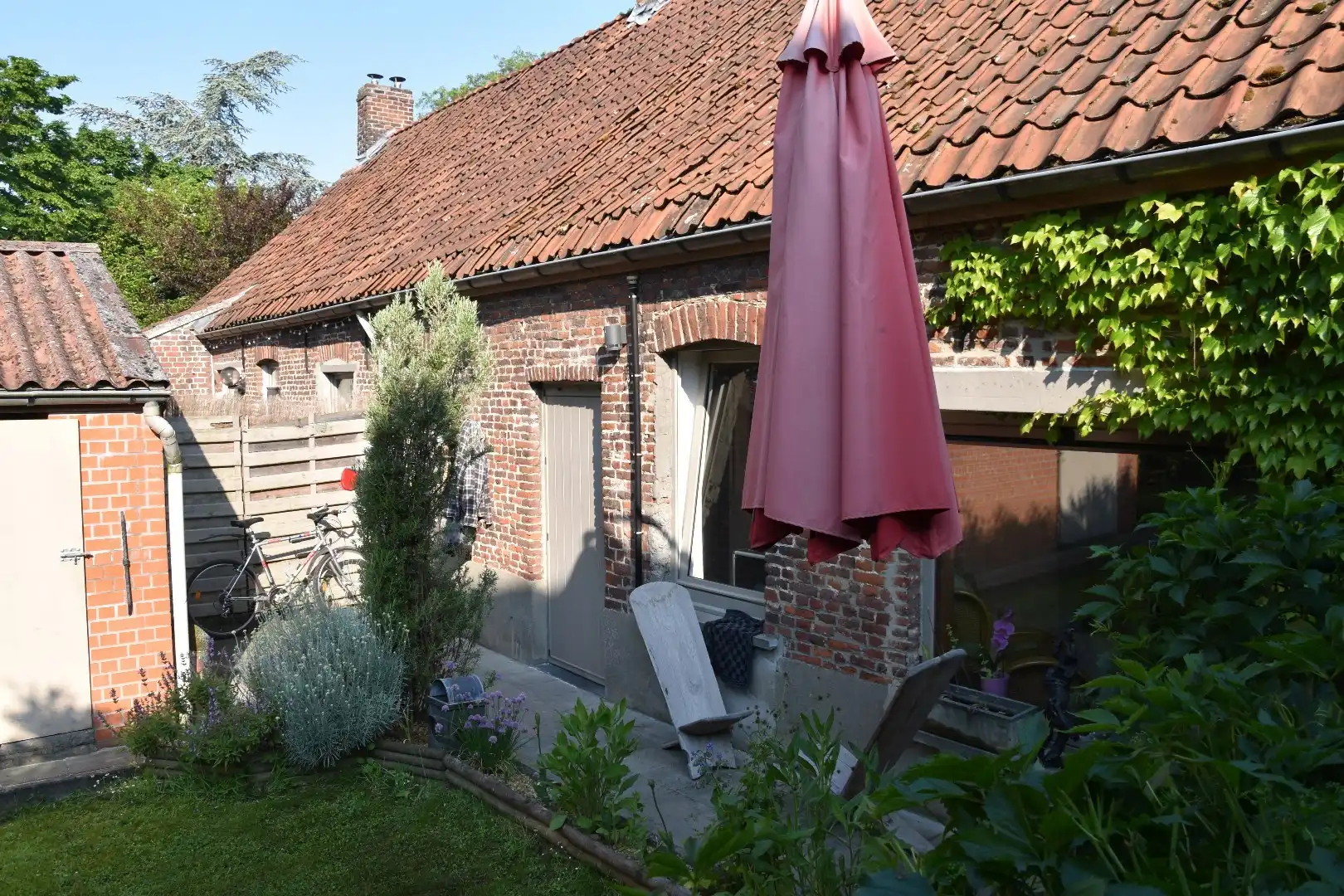 Knusse halfopen bebouwing met 1 zeer ruime slaapkamer foto 11