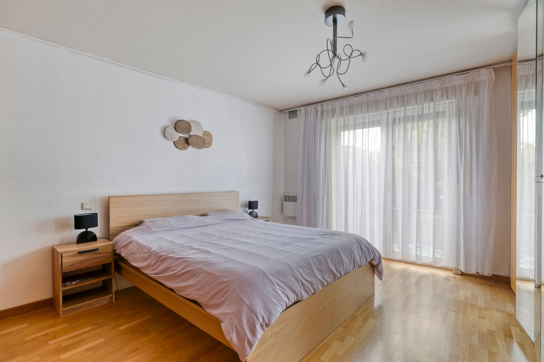 Licht en ruimte in dit appartement met tuin, inpandige garage en lift foto 7