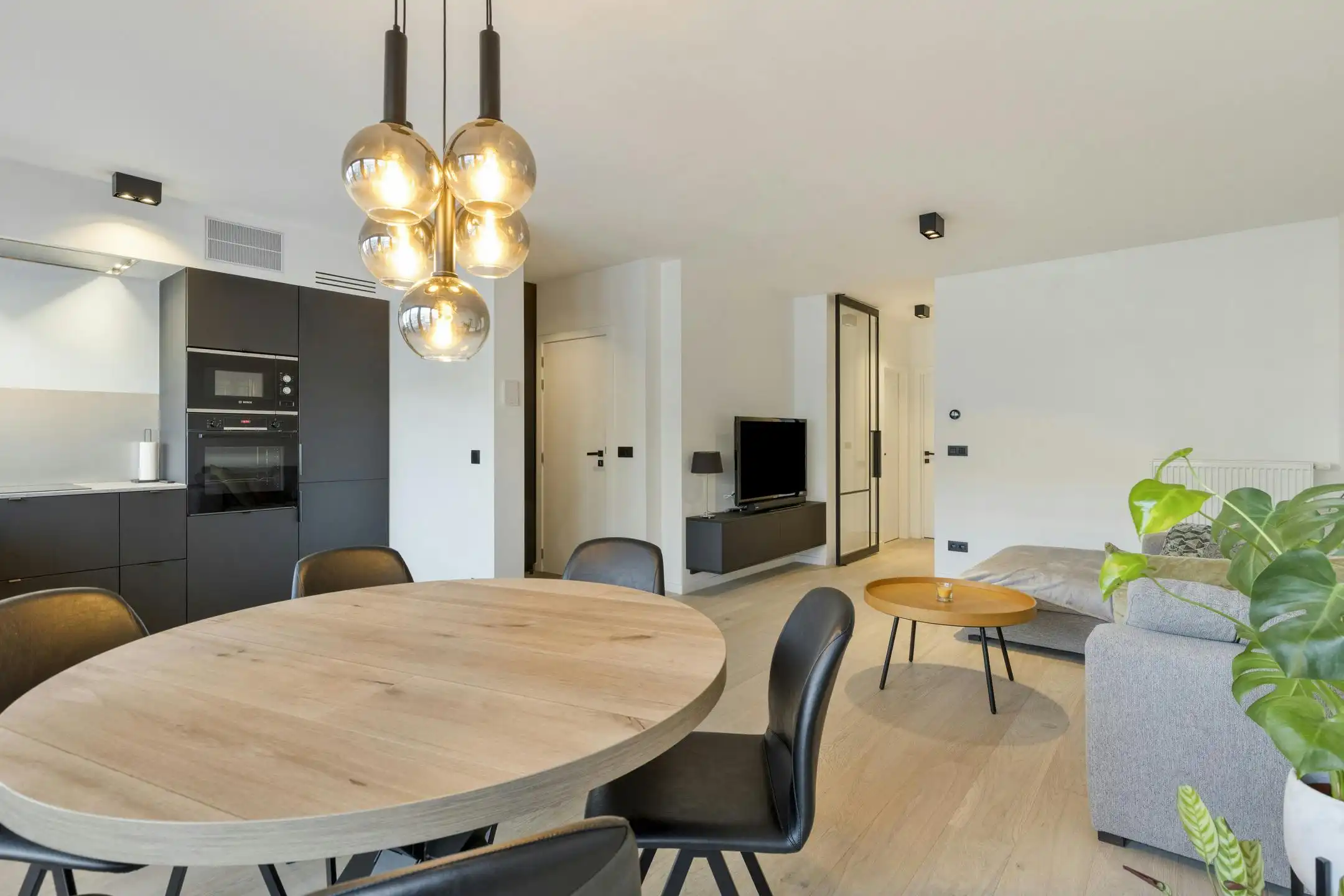 Prachtig appartement met garage en terras te koop in Merksem foto 4