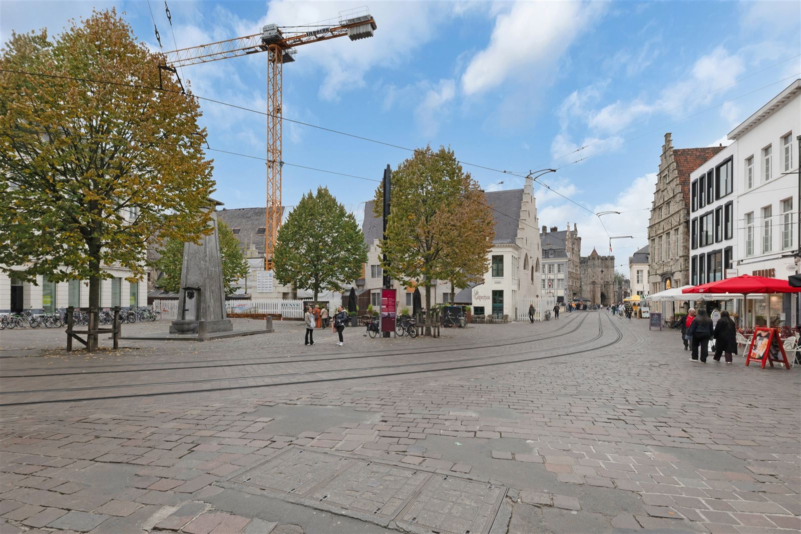 Authentieke handelsruimte van 400 m² in centrum Gent! foto {{pictureIndex}}